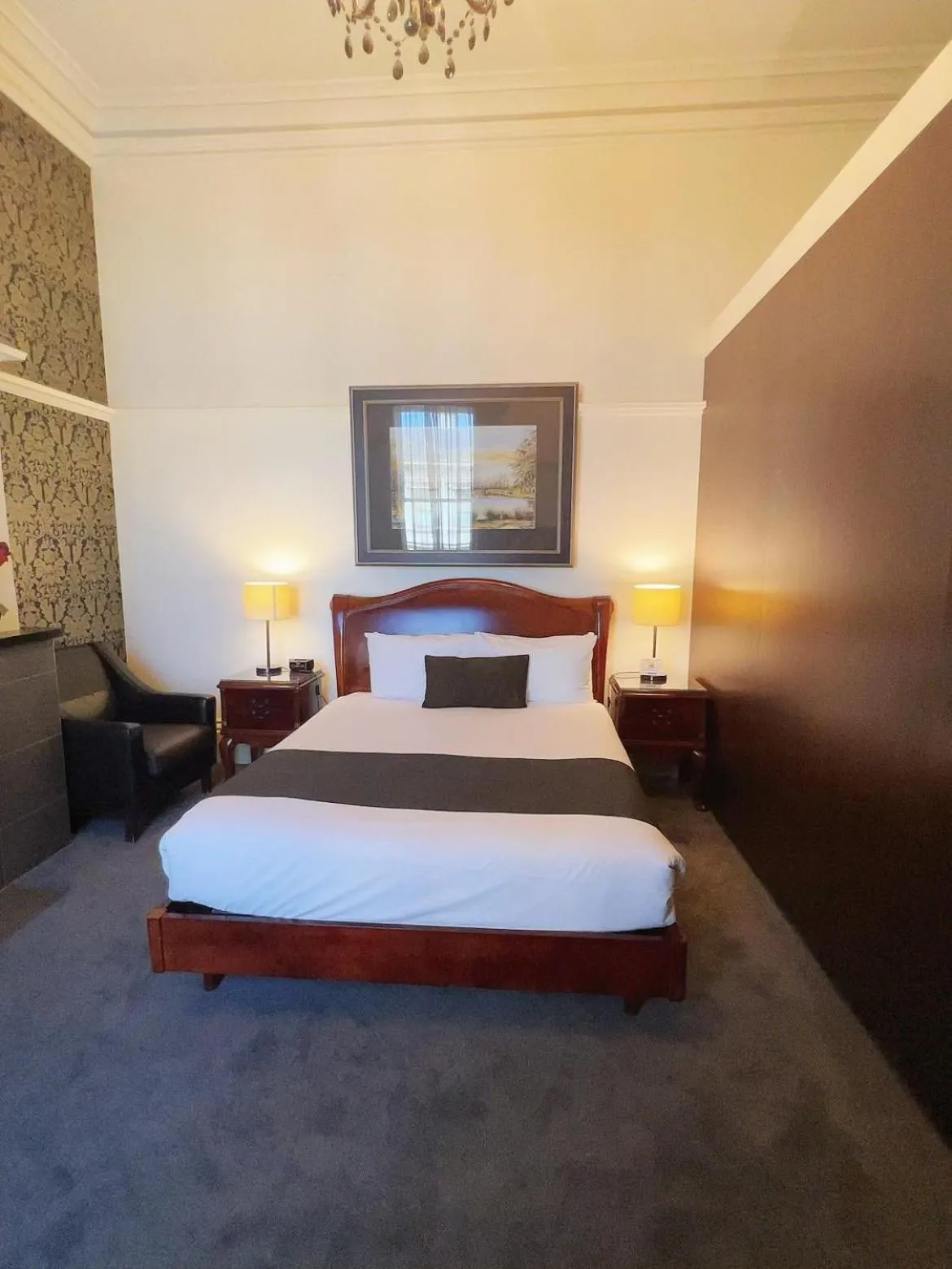 Bed in Quality Inn Heritage on Lydiard