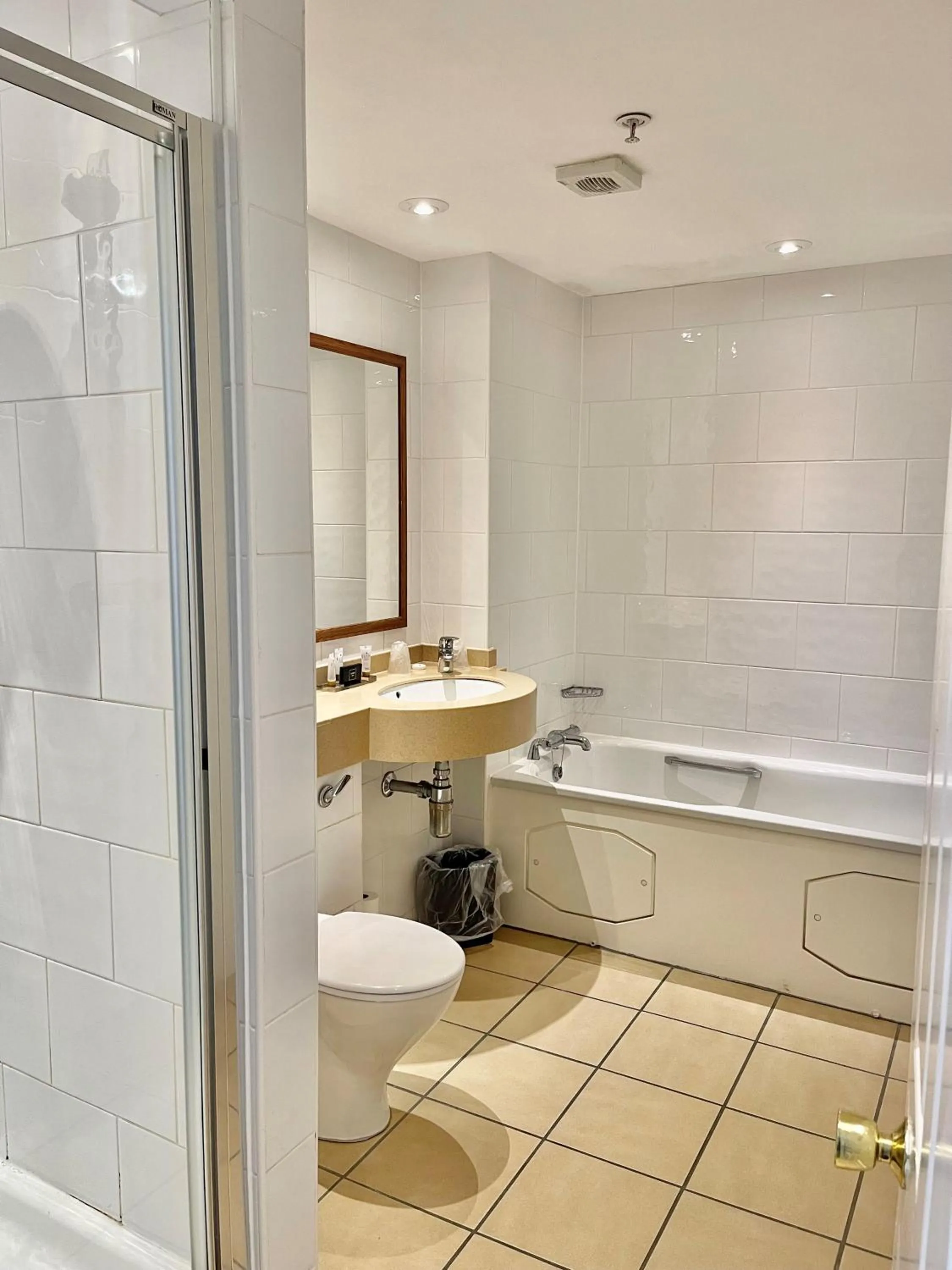 Shower in Grand Hotel Sunderland