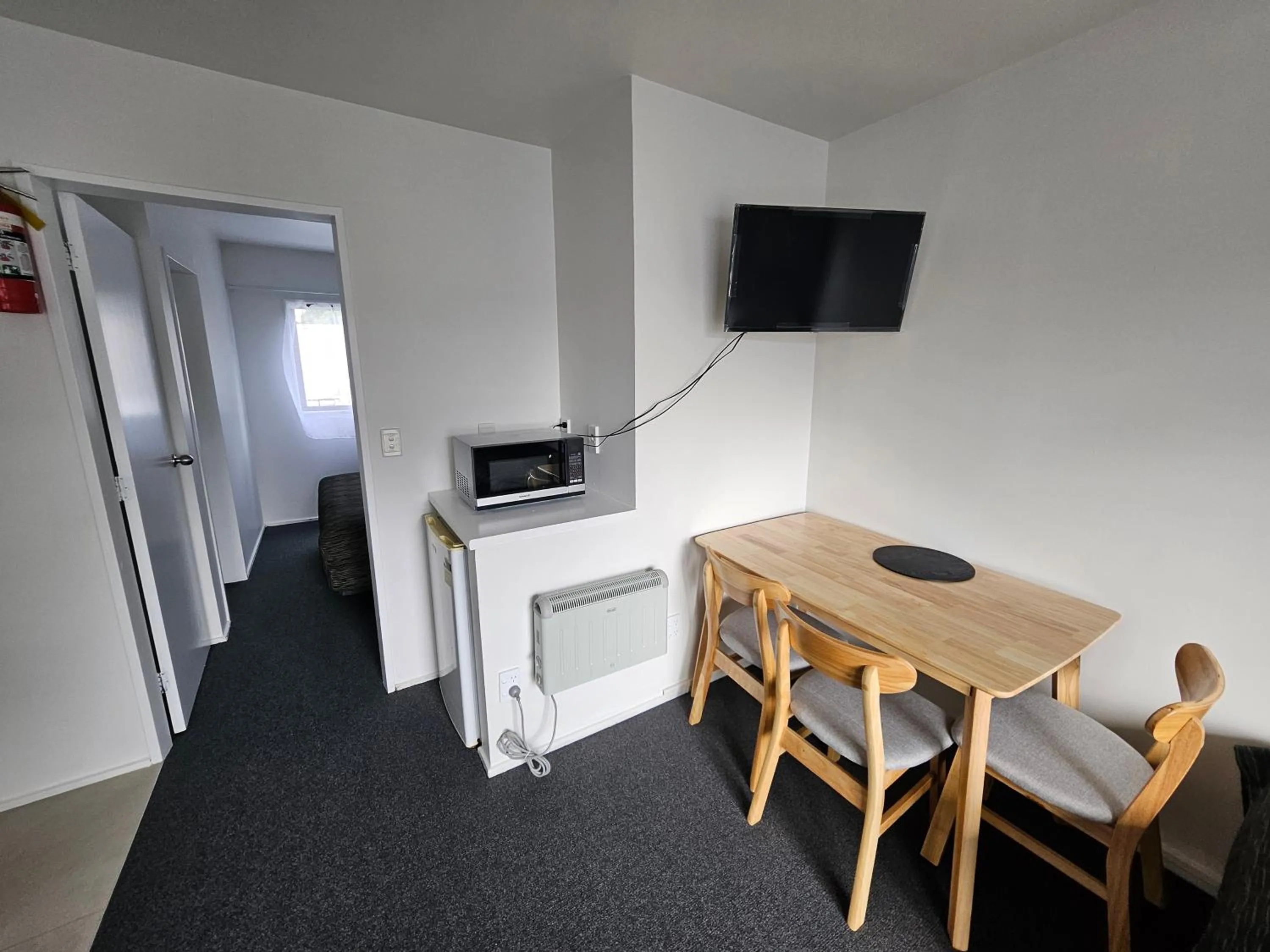 TV and multimedia in 88 Wallace Court Motel - Free Parking