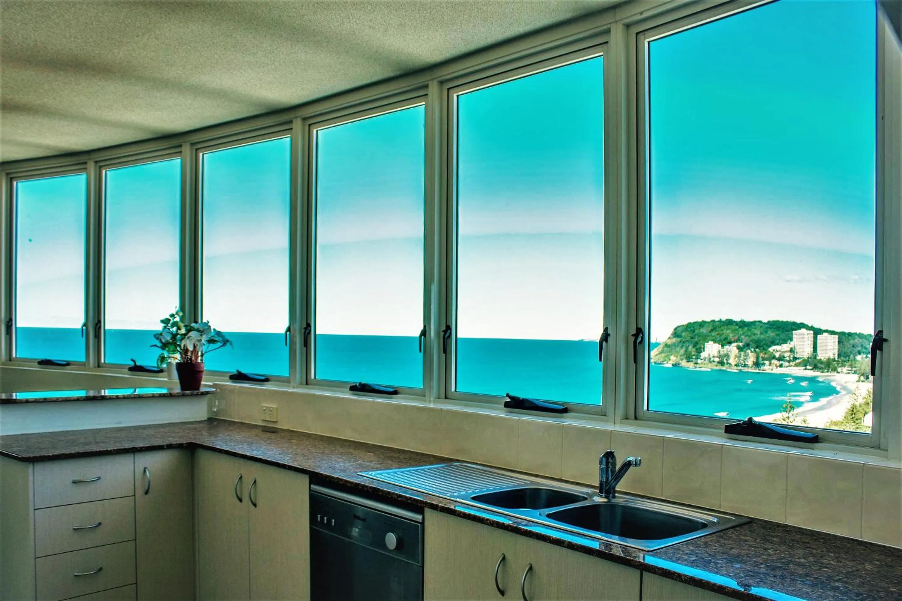 Kitchen or kitchenette in Indigo Blue