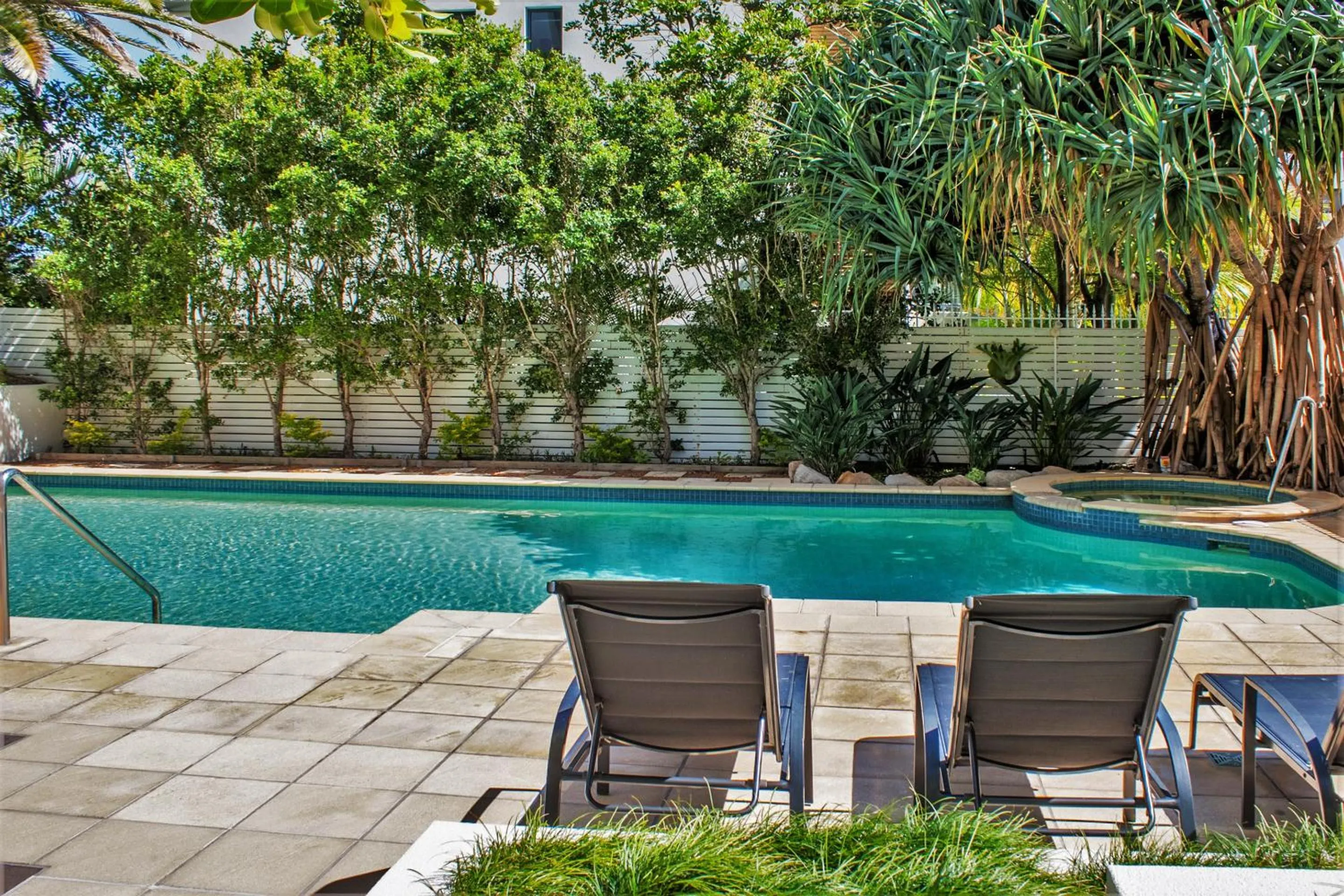 Swimming pool in Indigo Blue