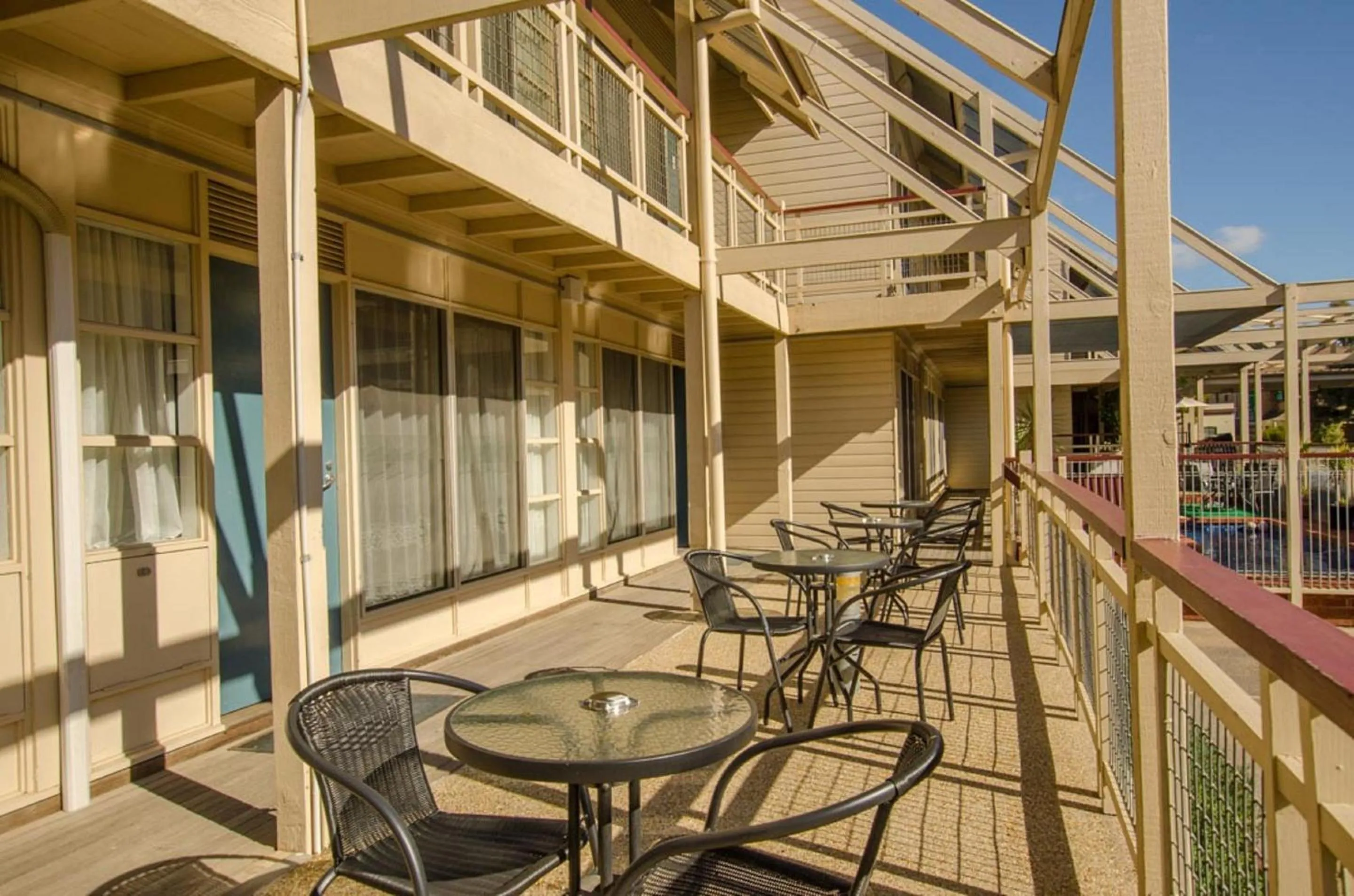 Patio in The River Boat Hotel - Echuca