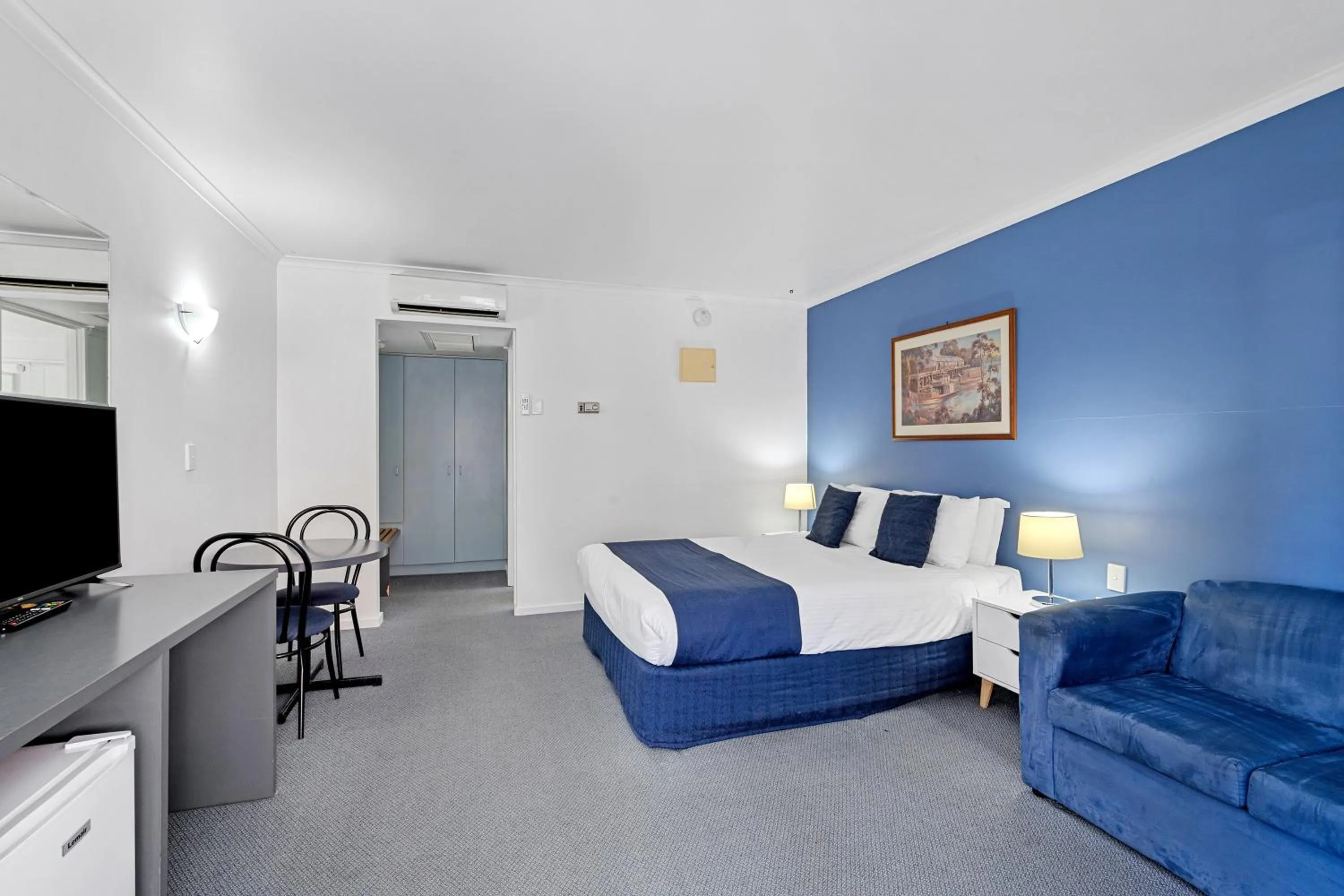 Bed in The River Boat Hotel - Echuca