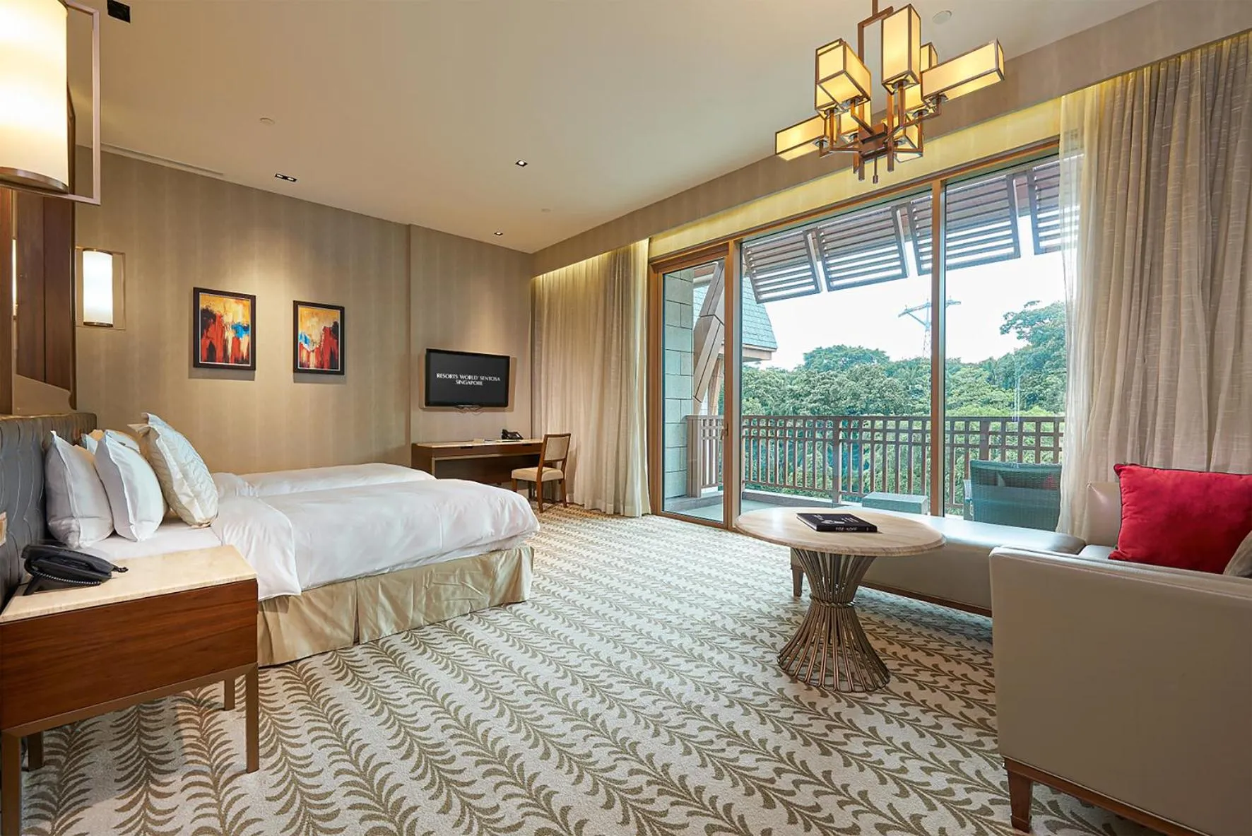 Bedroom, Bed in Resorts World Sentosa - Equarius Hotel