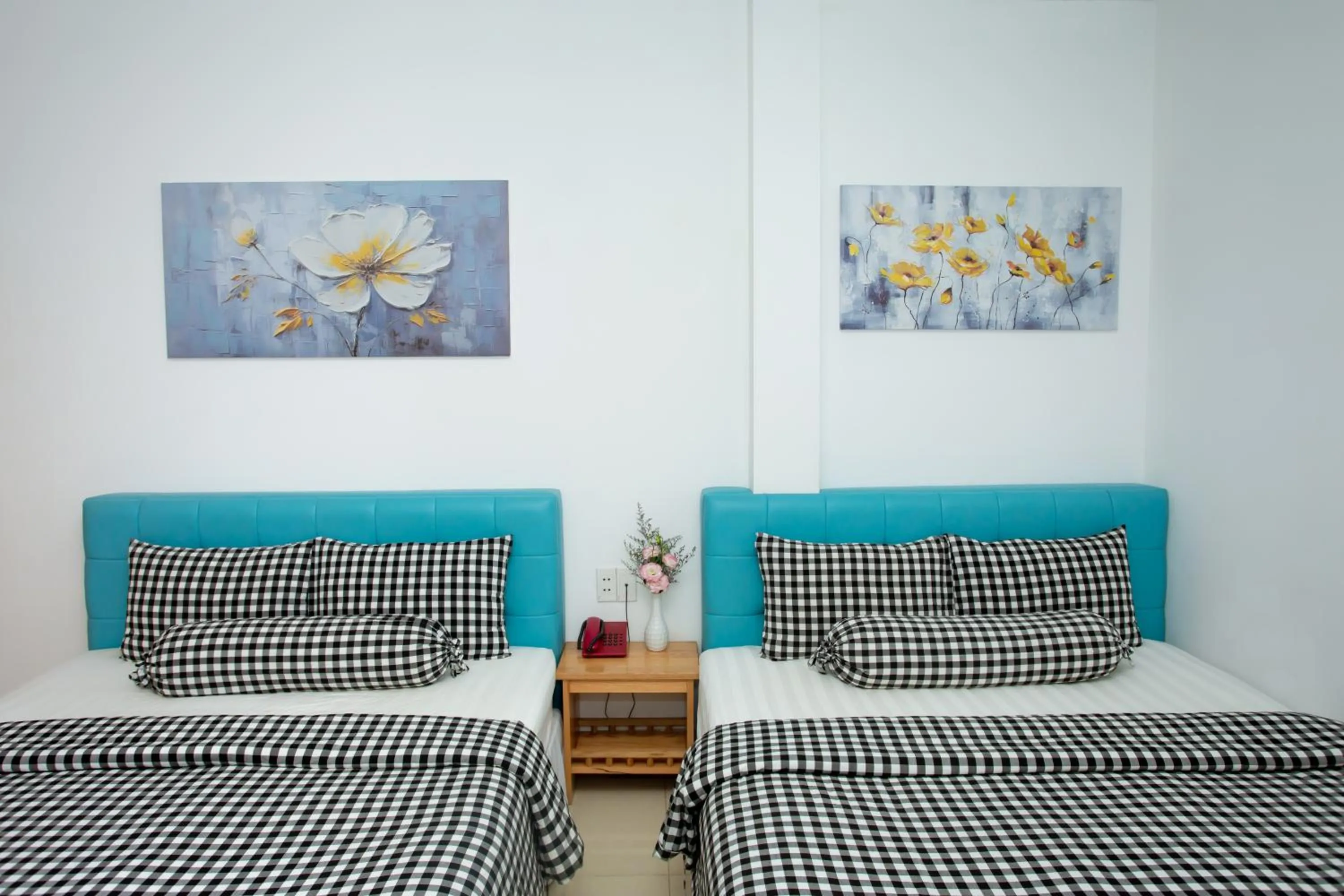 Photo of the whole room, Bed in Phan Anh Hotel - Bui Vien Walking Street