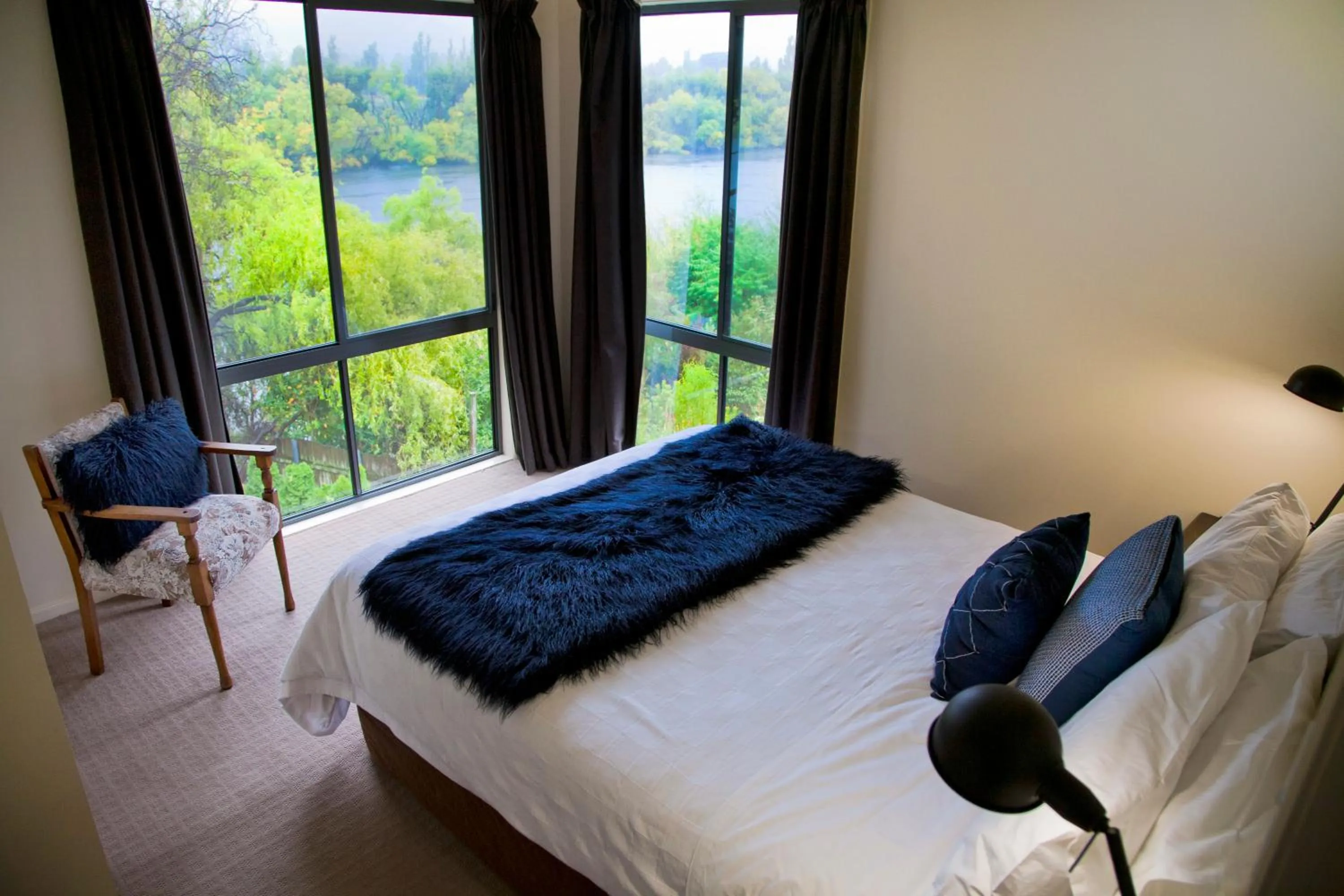 Bedroom, Bed in The Shingles Riverside Cottages