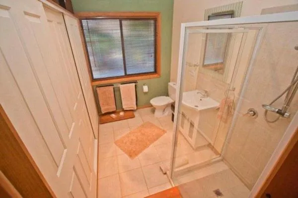 Bathroom in The Shingles Riverside Cottages