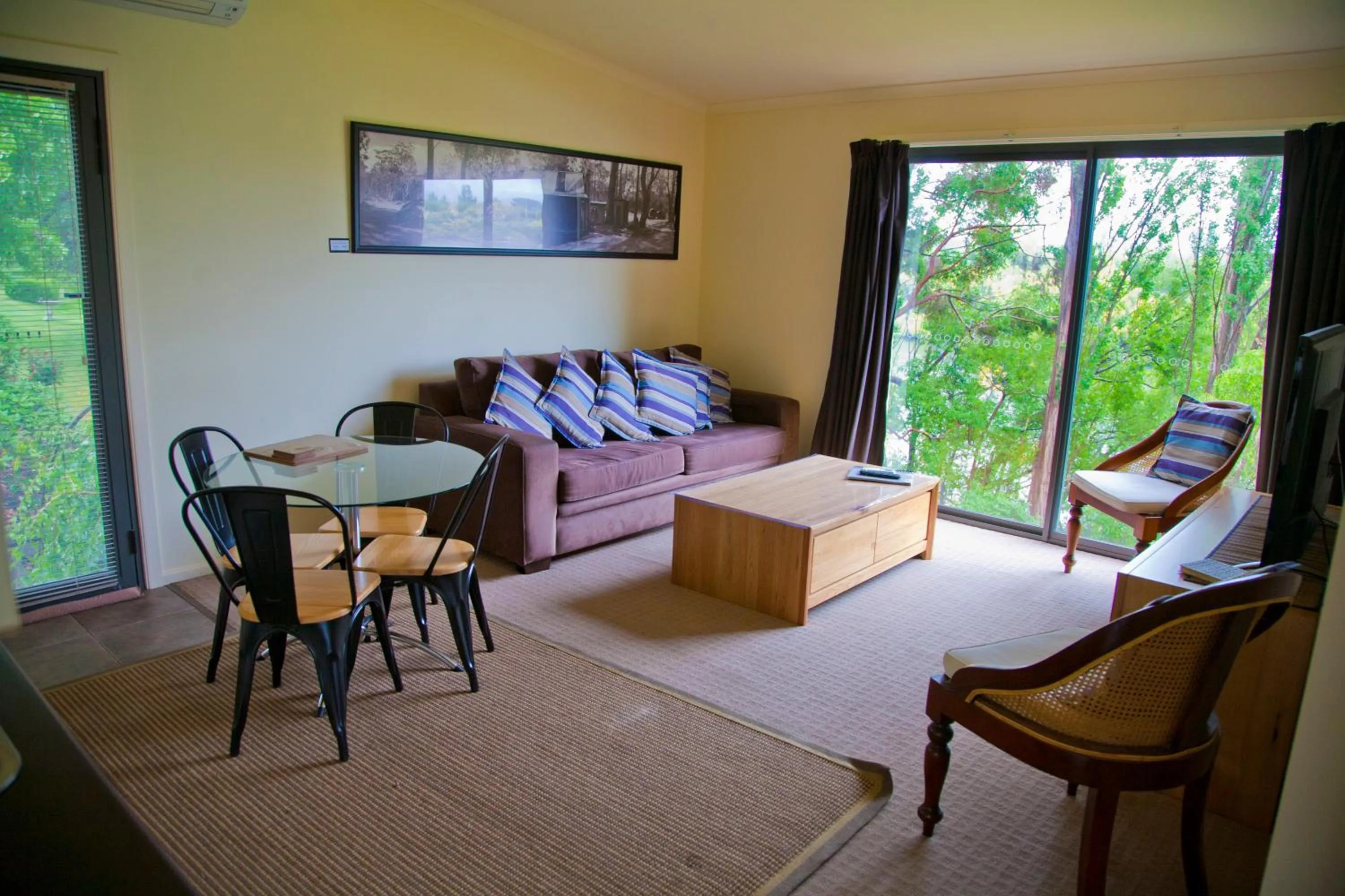 The Shingles Riverside Cottages