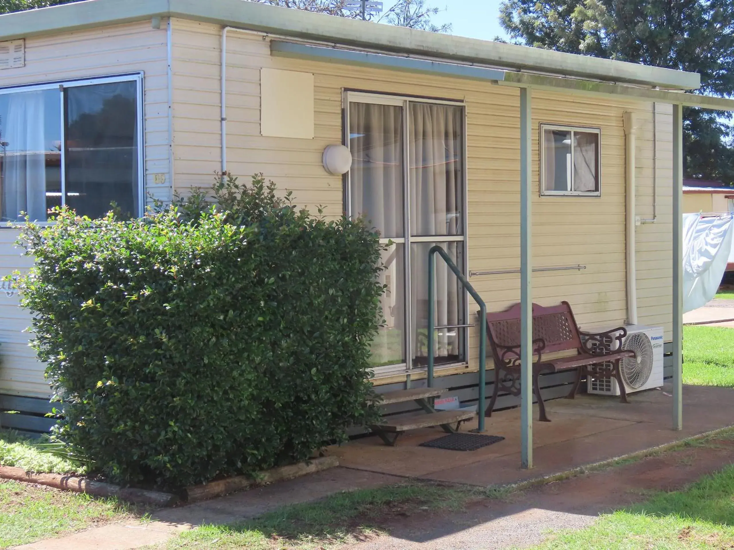 Ensuite Cabin Pet Friendly Sleeps 4 in BIG4 Toowoomba Garden City Holiday Park Ensuite Cabin Pet Friendly Sleeps 4 in BIG4 Toowoomba Garden City Holiday Park