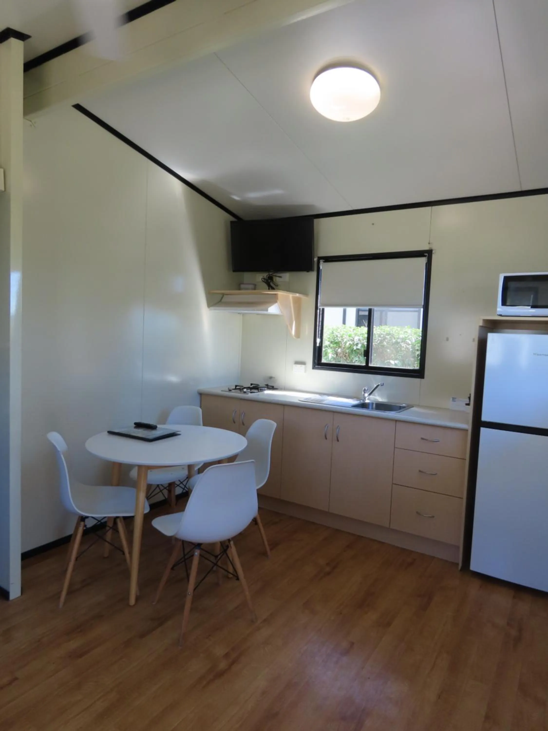Kitchen or kitchenette in BIG4 Toowoomba Garden City Holiday Park