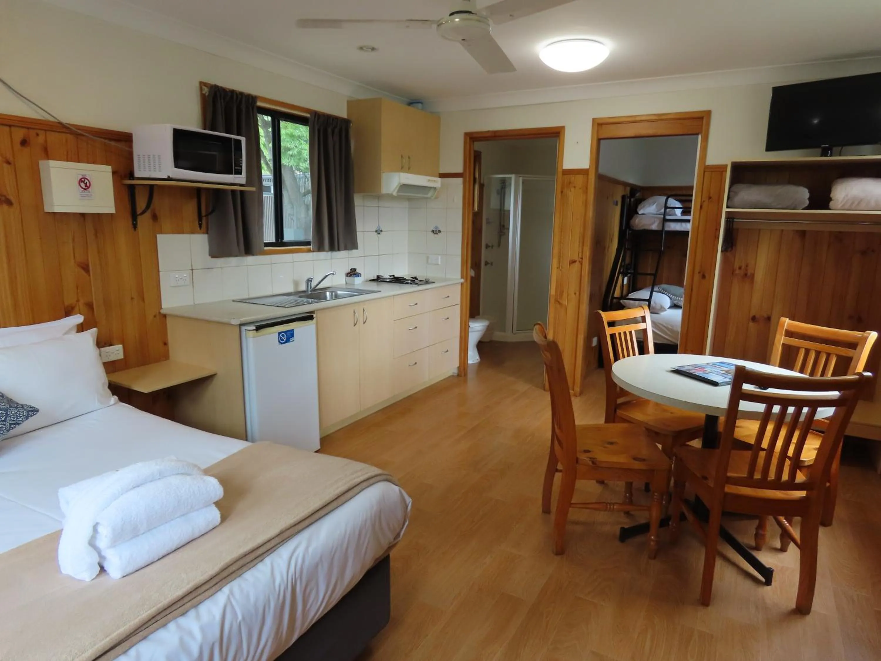 Kitchen or kitchenette in BIG4 Toowoomba Garden City Holiday Park
