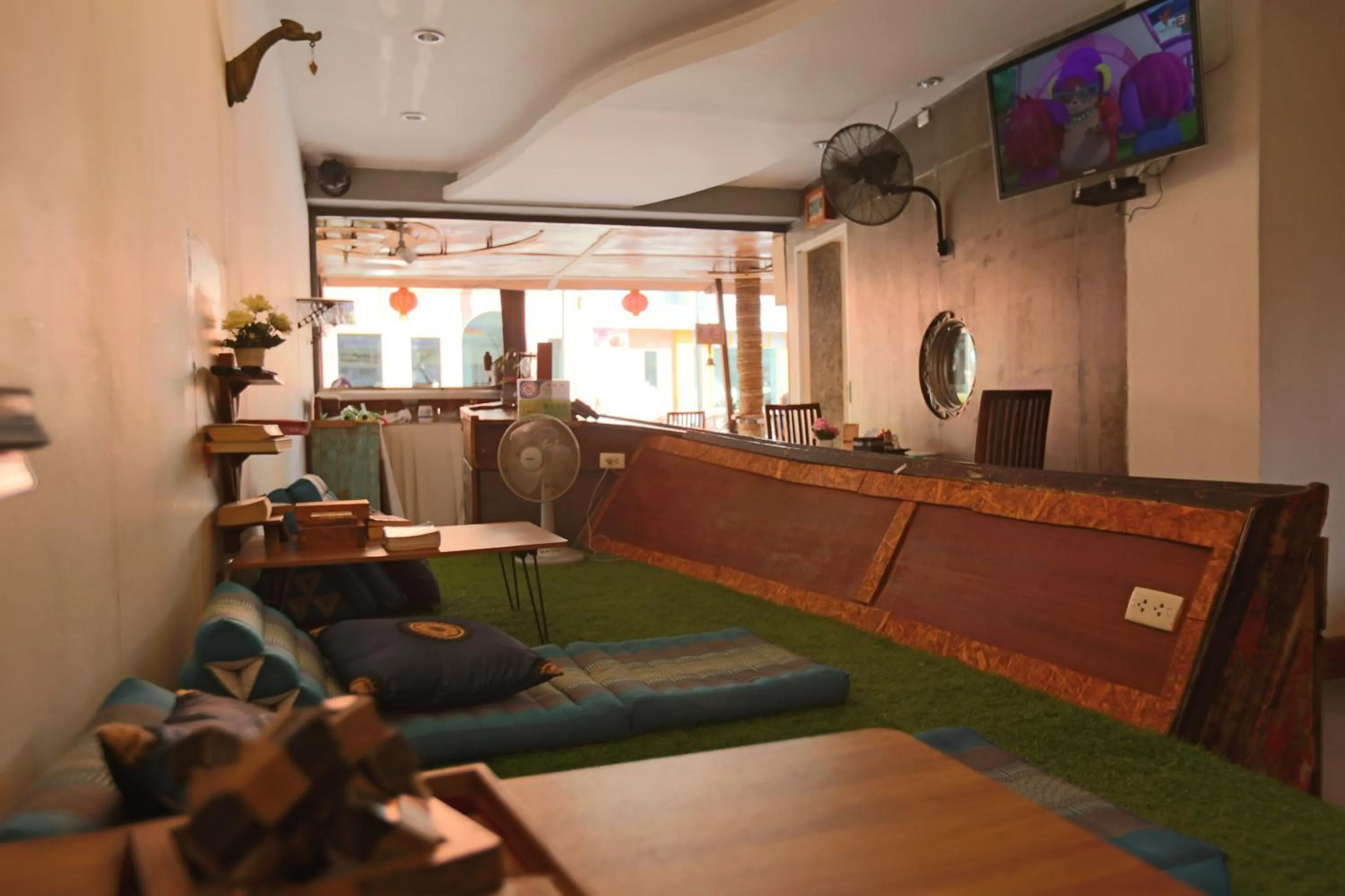 Communal lounge/ TV room in Baan Kamala Fantasea Hotel