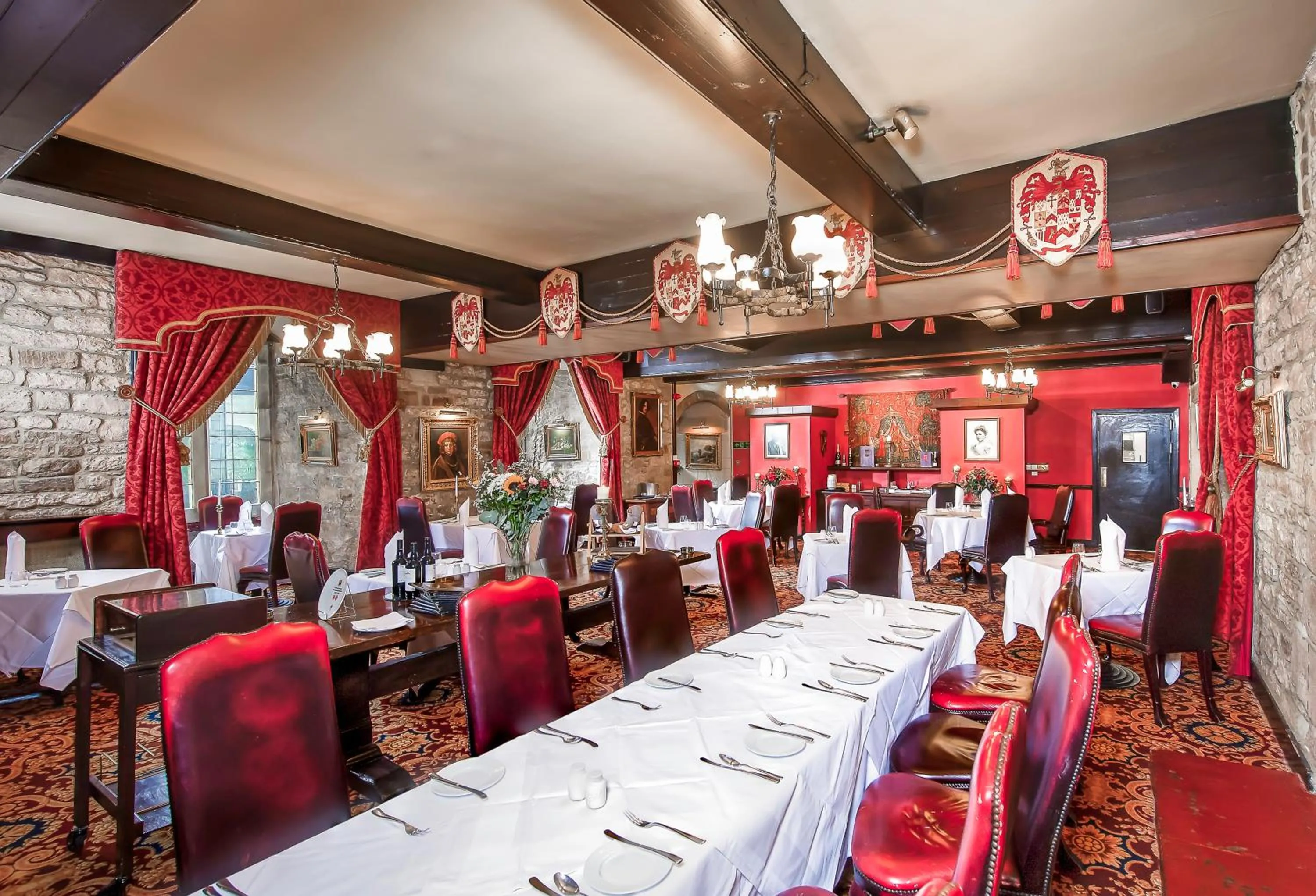Restaurant/places to eat in Langley Castle Hotel