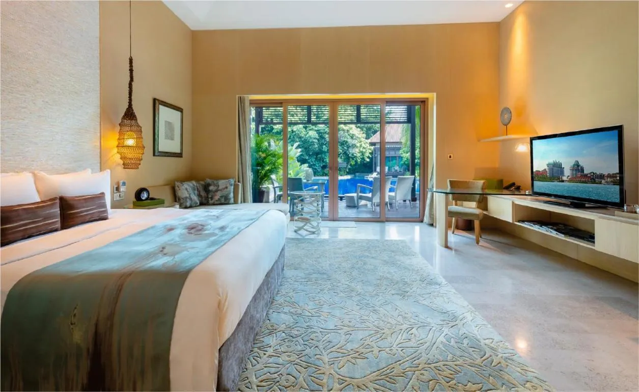 Photo of the whole room, Bed in Resorts World Sentosa - Equarius Villas