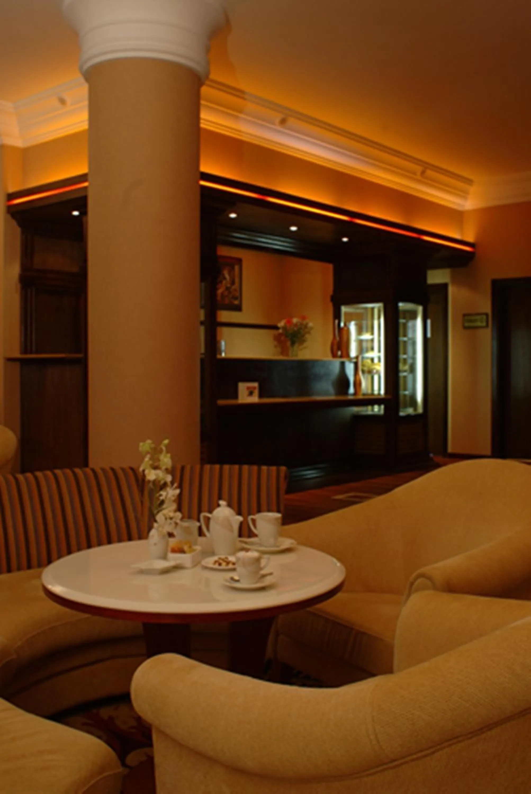 Lounge or bar, Restaurant/Places to Eat in Issham Hotel
