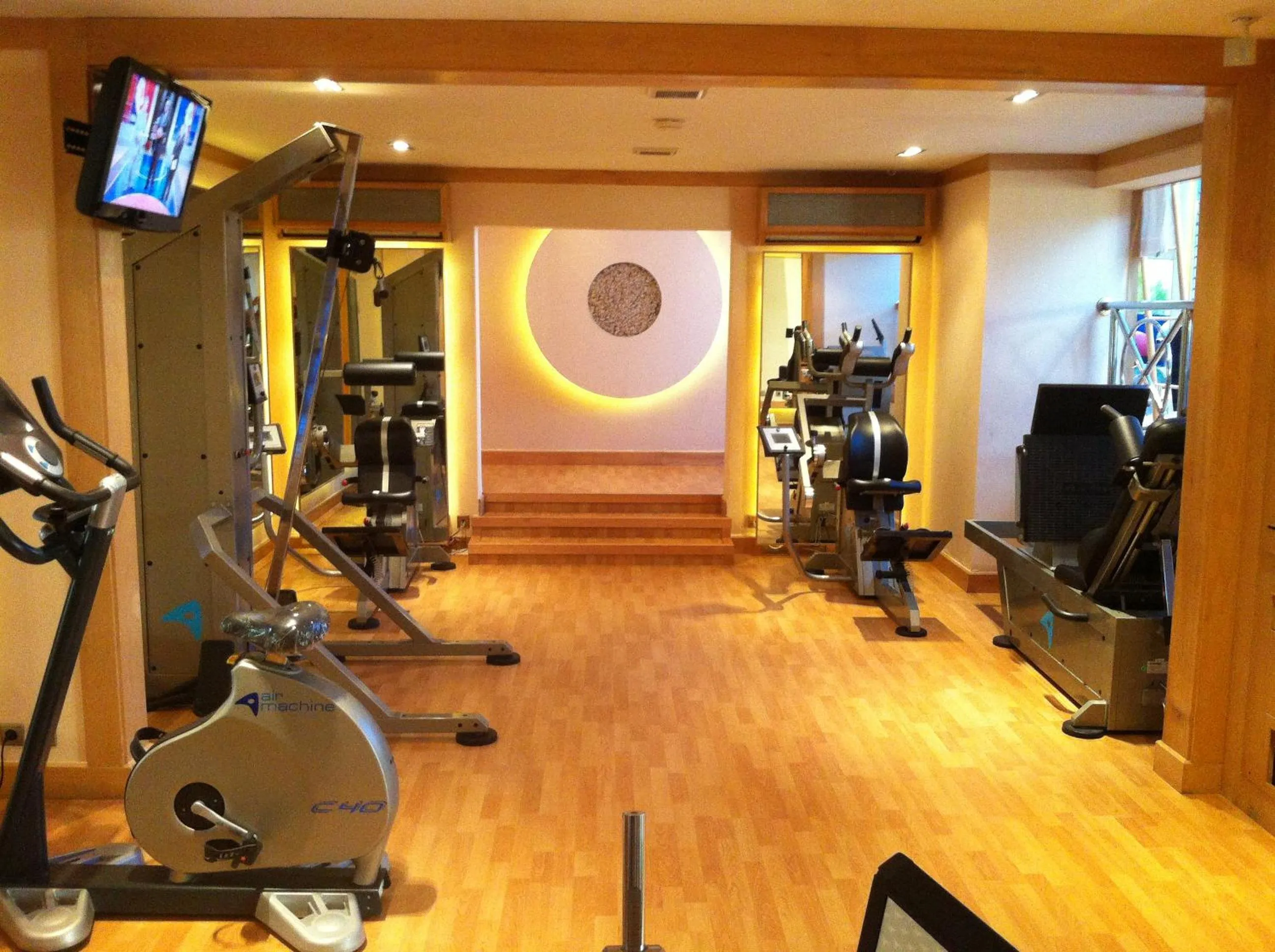 Spa and wellness centre/facilities, Fitness Center/Facilities in Issham Hotel