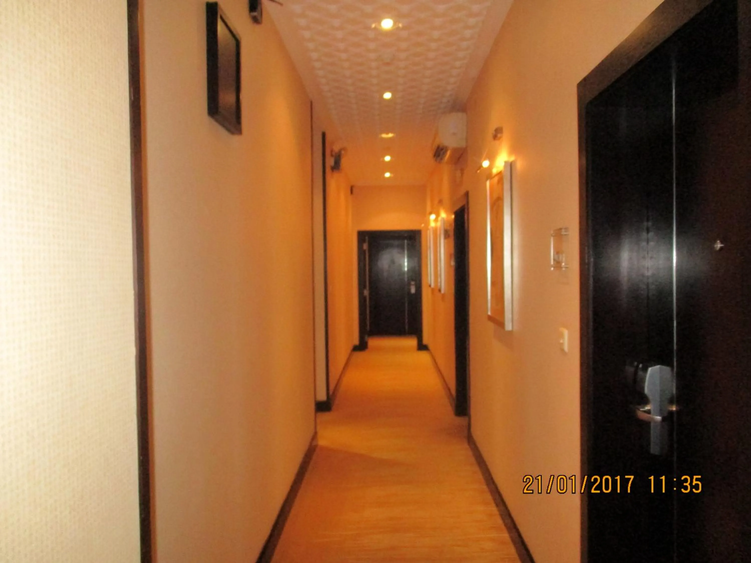Area and facilities in Issham Hotel