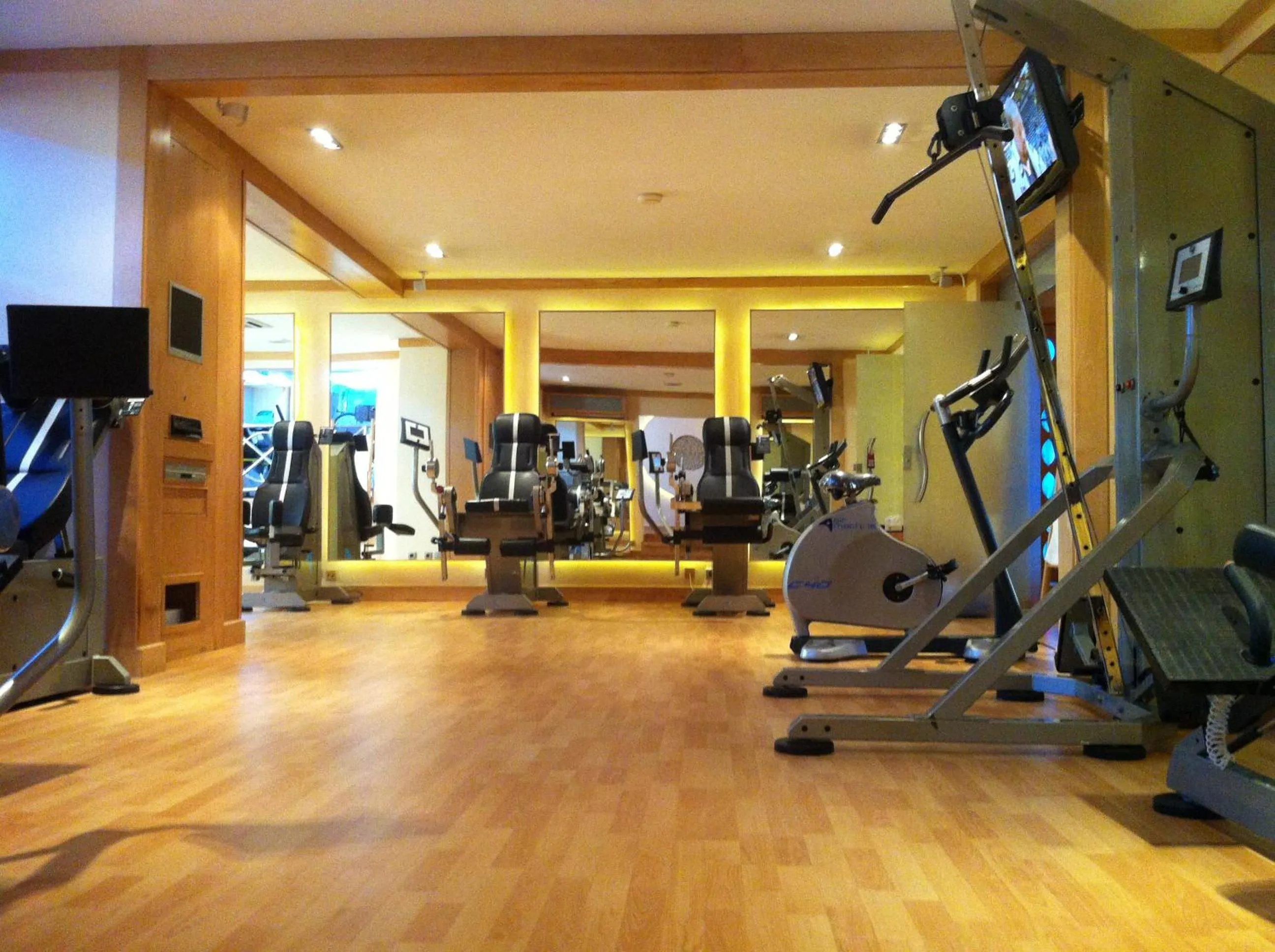 Spa and wellness centre/facilities, Fitness Center/Facilities in Issham Hotel