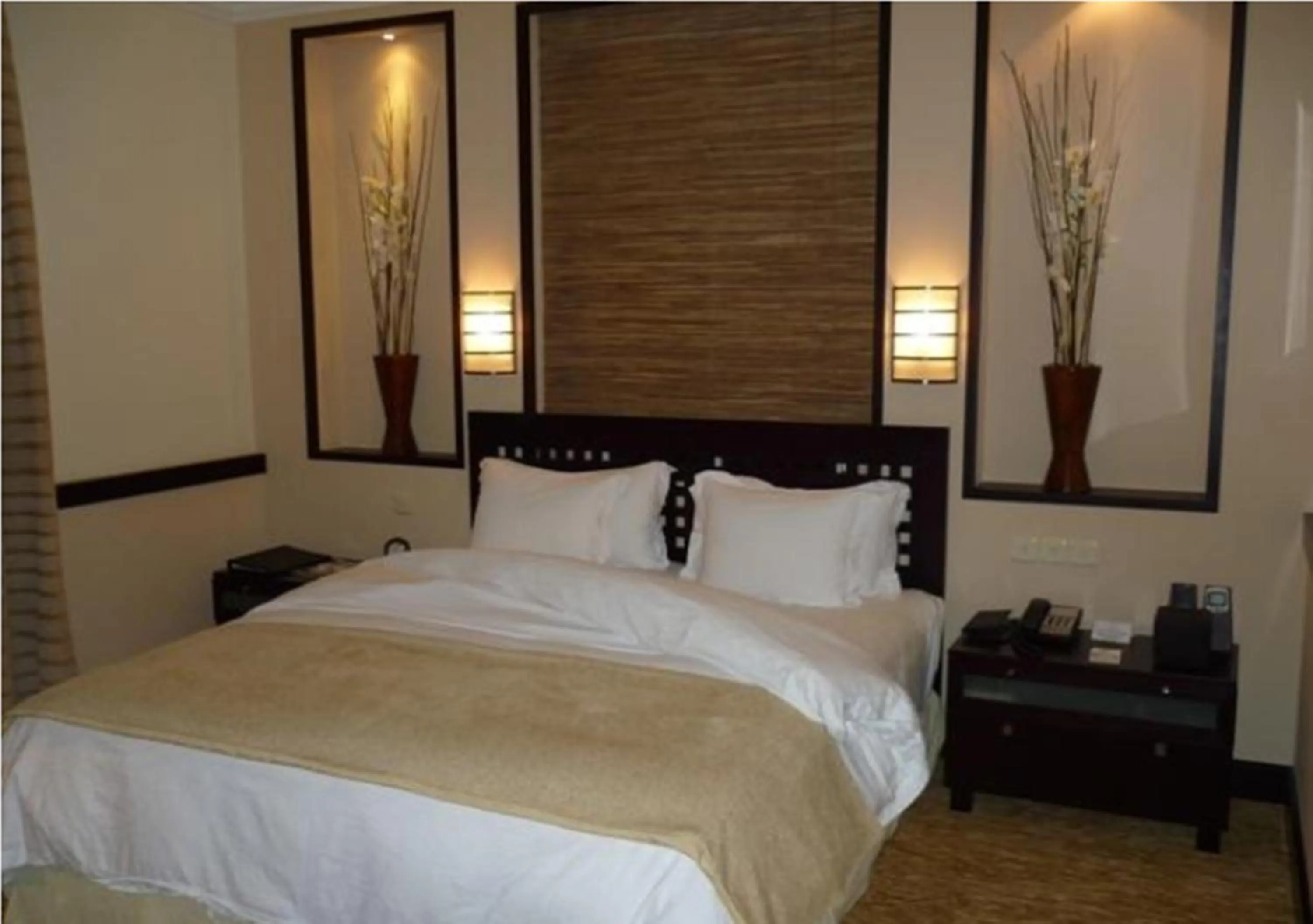 Bedroom, Bed in Issham Hotel