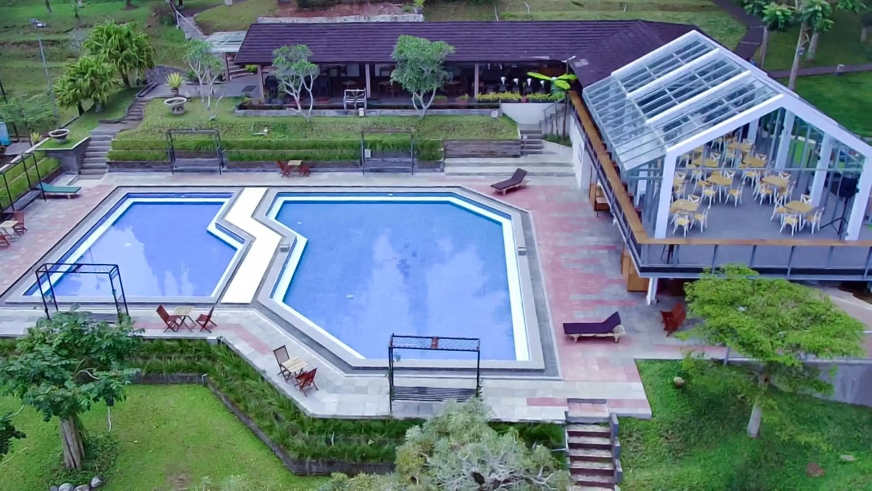 Restaurant/places to eat in Lembang Asri Resort