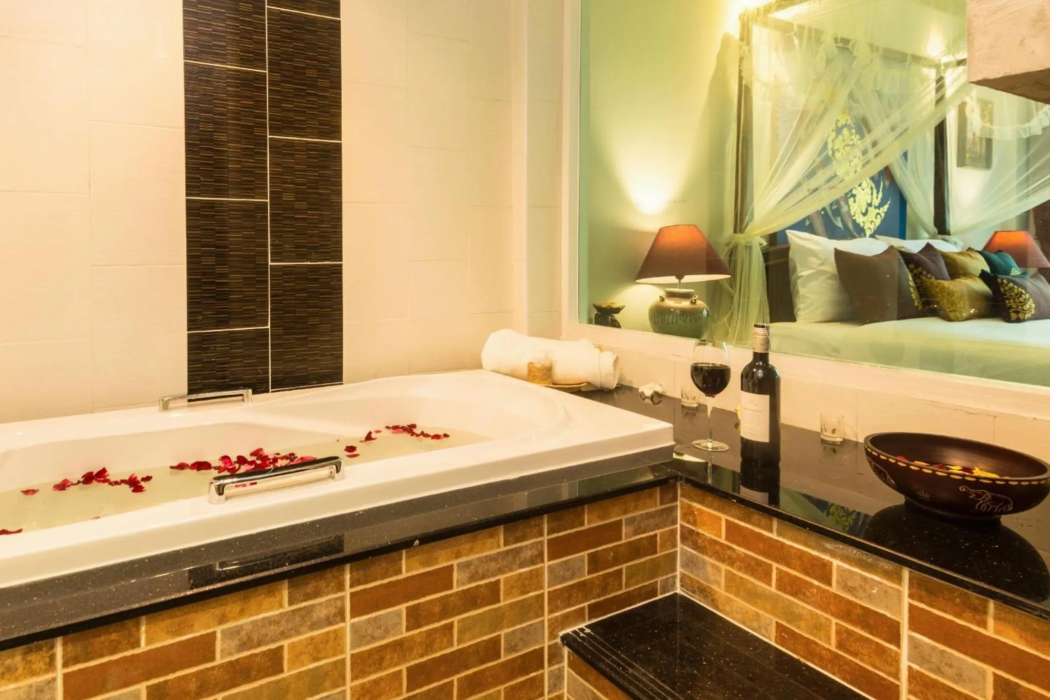 Tanawan Phuket Hotel