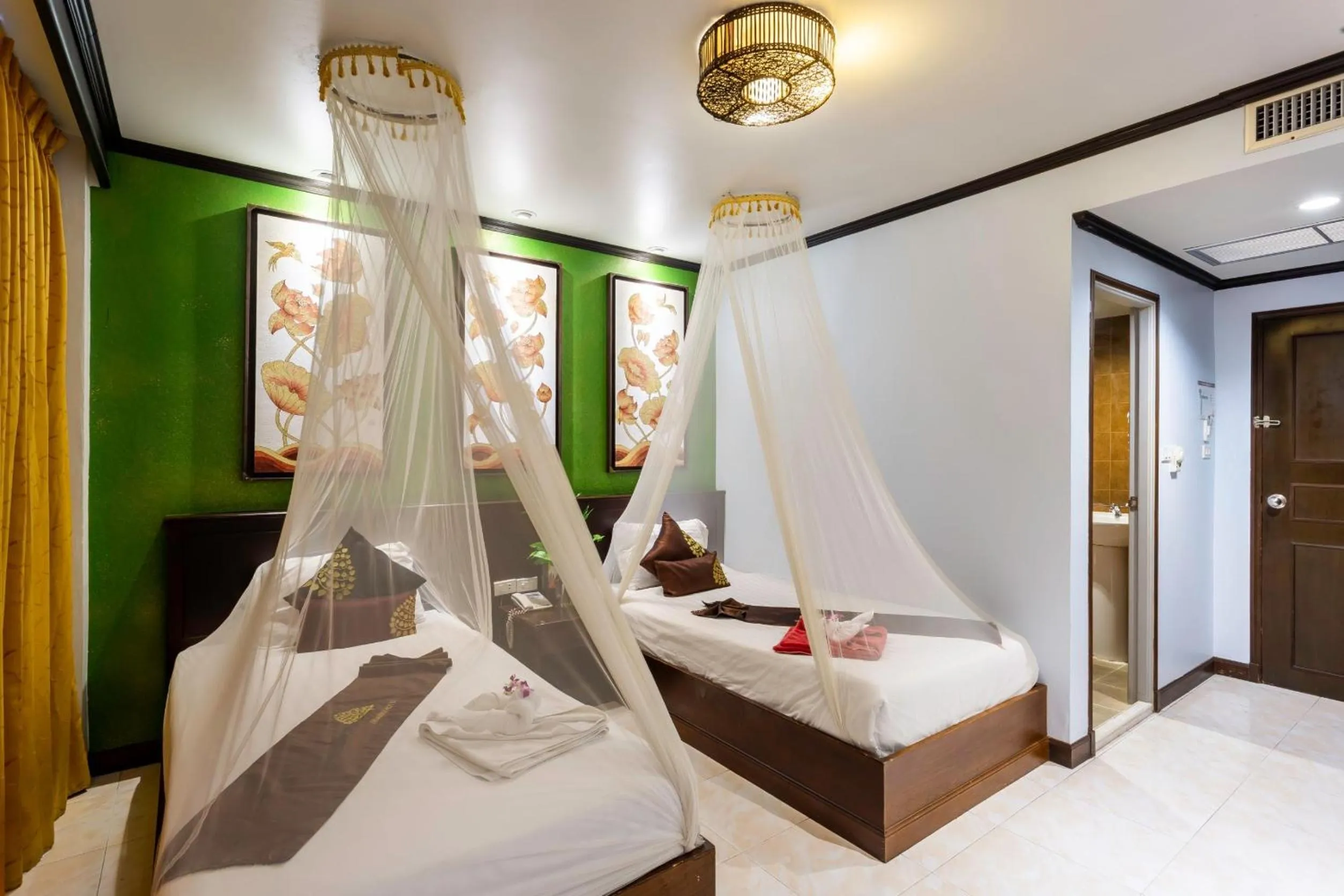 Tanawan Phuket Hotel