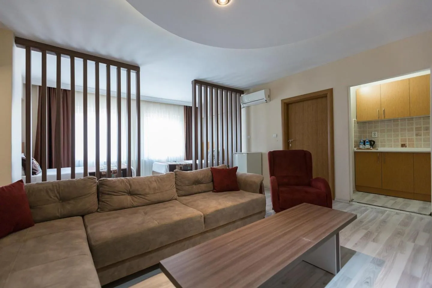 Seating area in Formback Thermal Suit & Apart