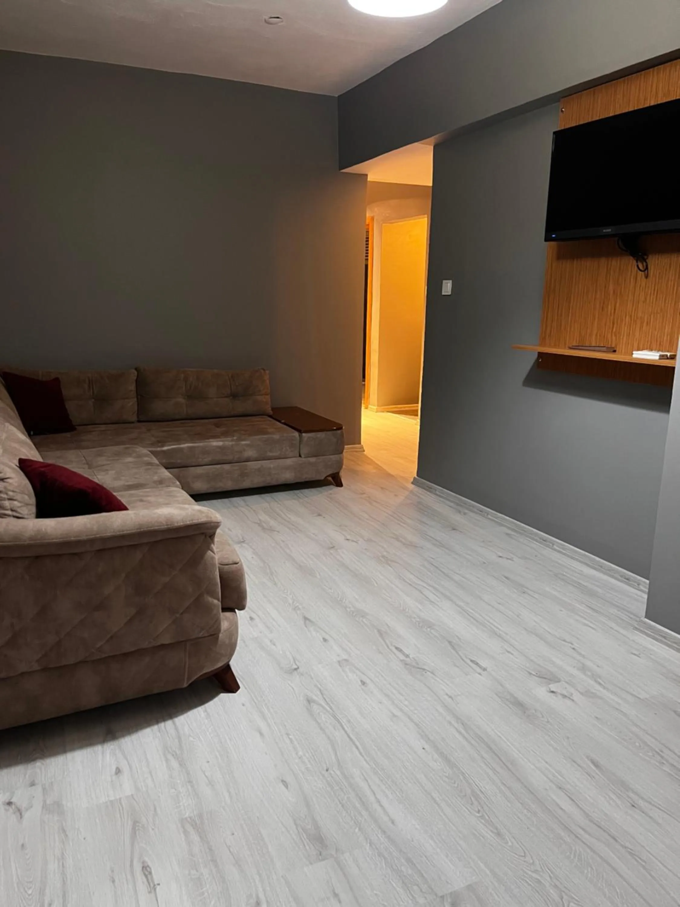 Seating area in Formback Thermal Suit & Apart