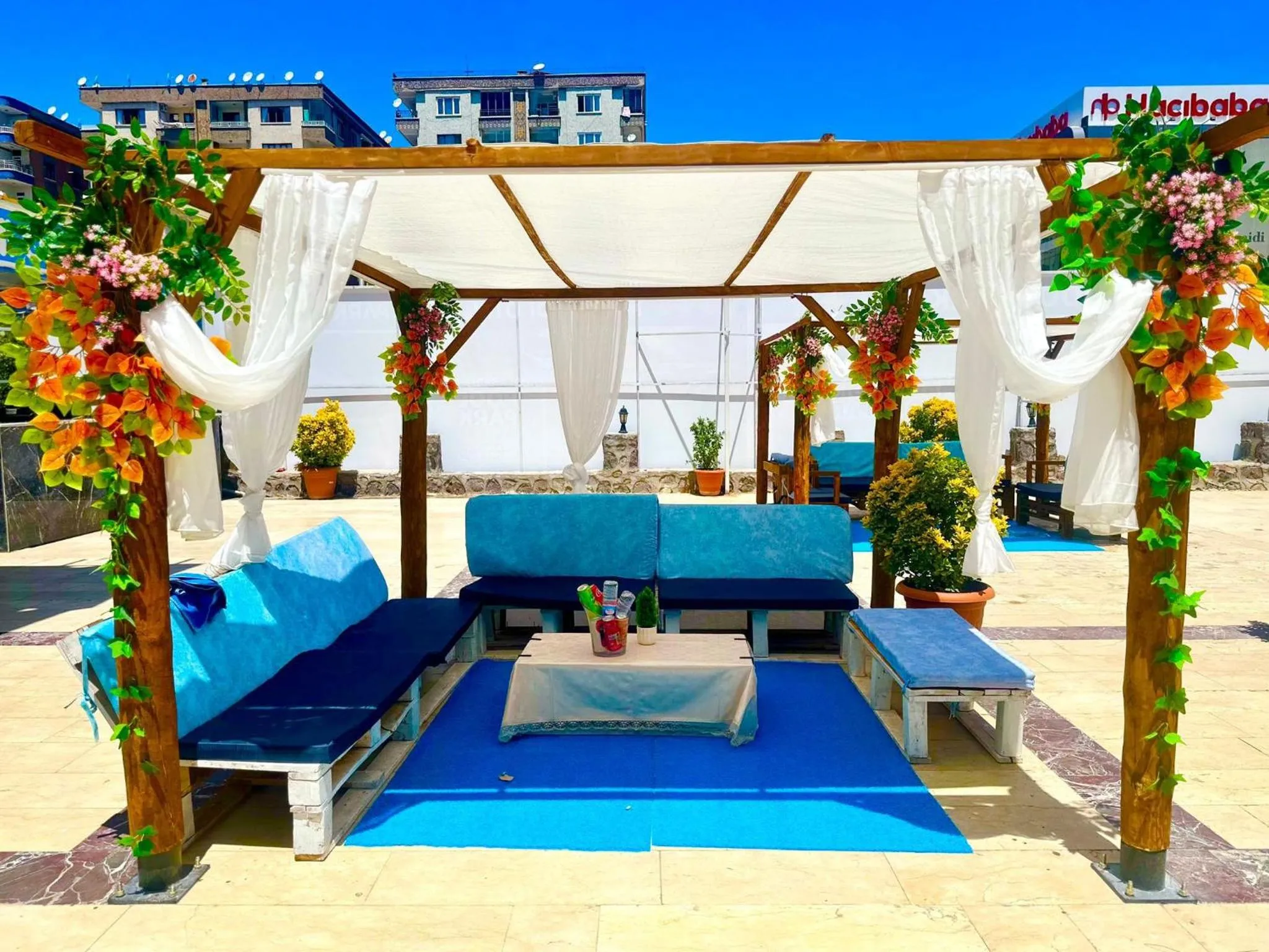 Swimming pool in Malabadi Hotel