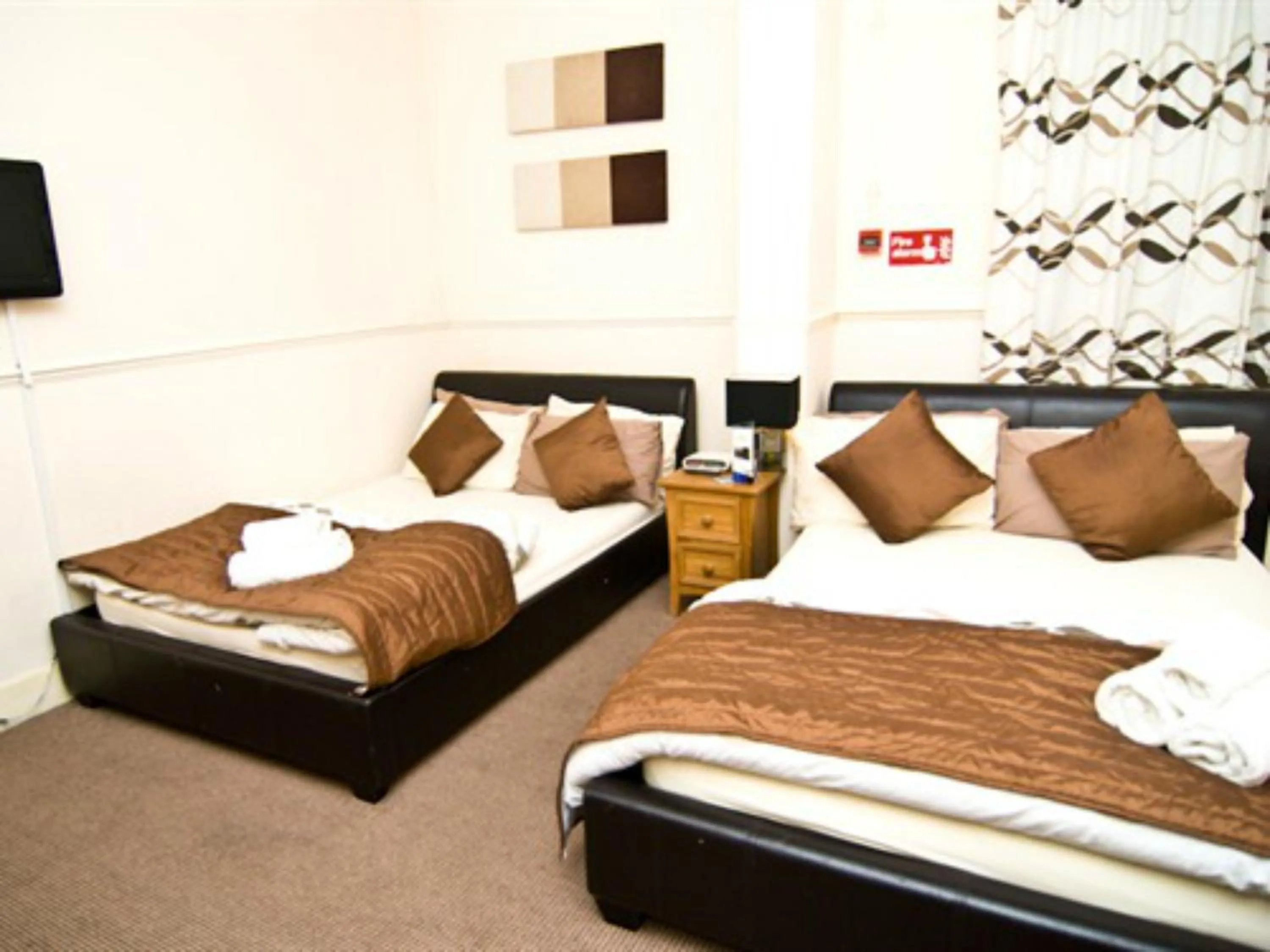 Bedroom, Bed in Skylark Guest House