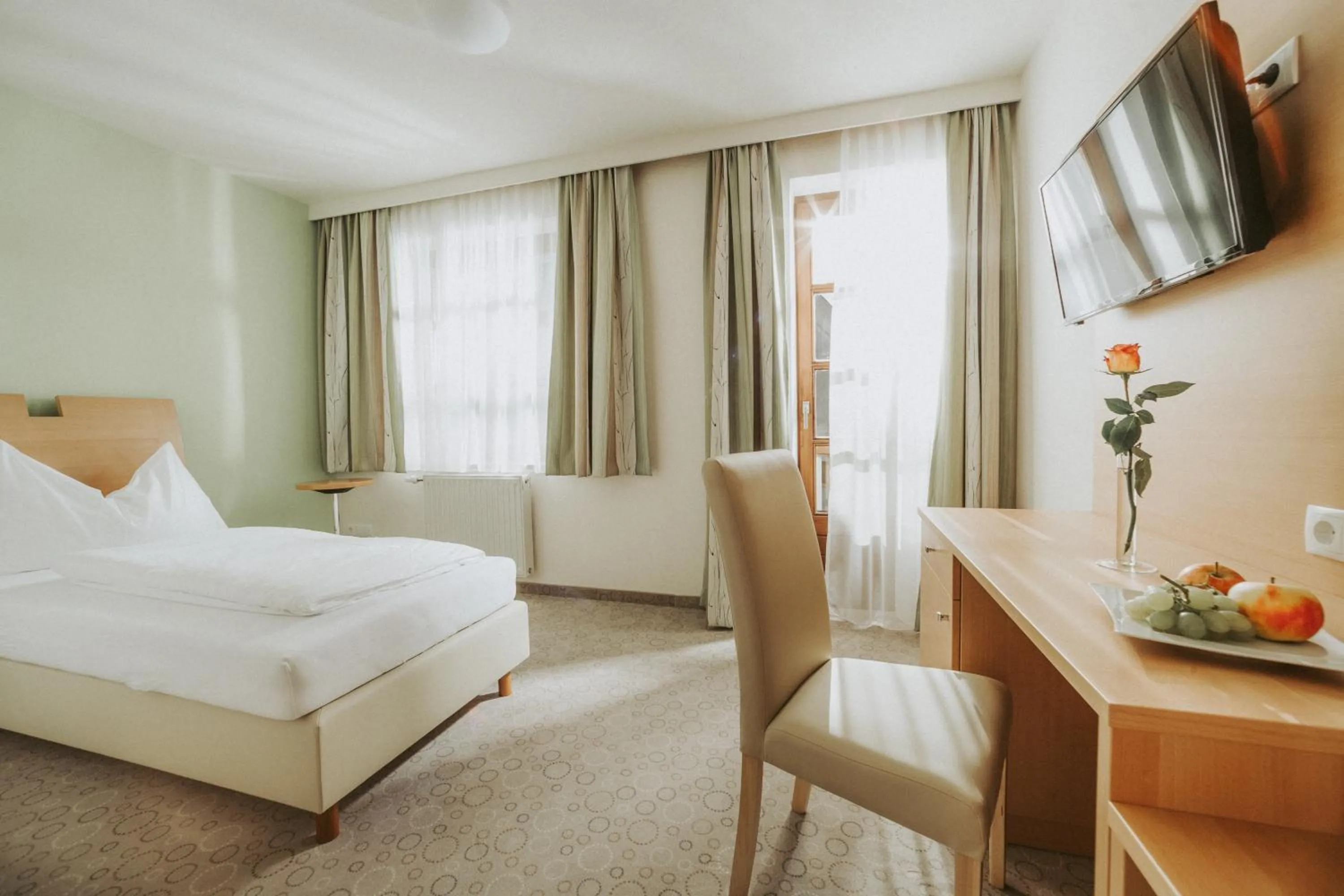 Photo of the whole room, Bed in Mein Hotel Fast