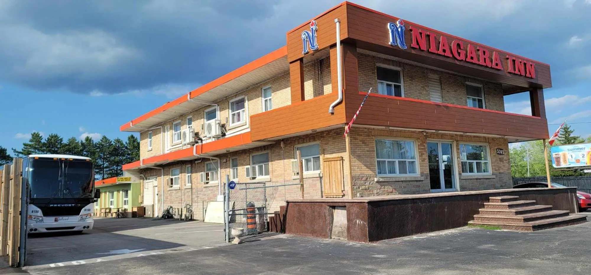 Property building in Niagara Inn