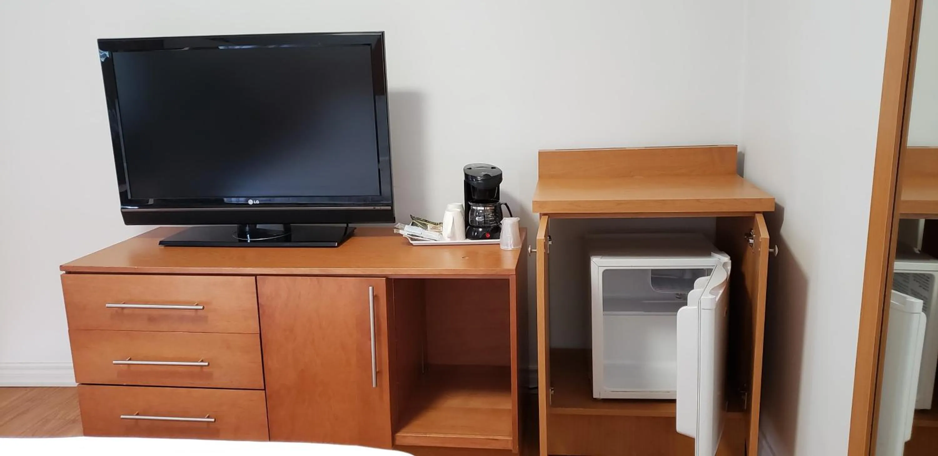 hair dresser in Niagara Inn