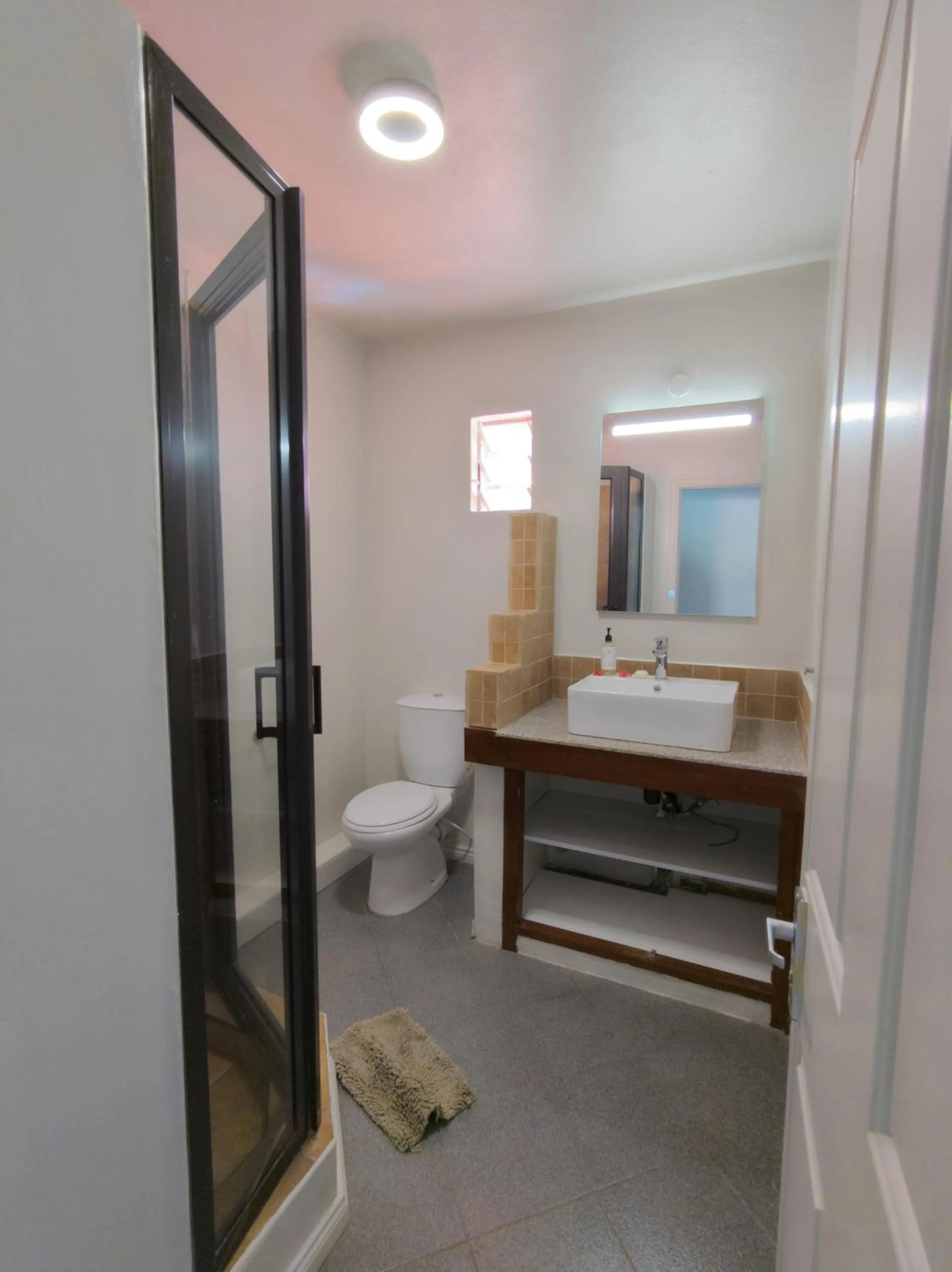 Bathroom in Flowers of Paradise