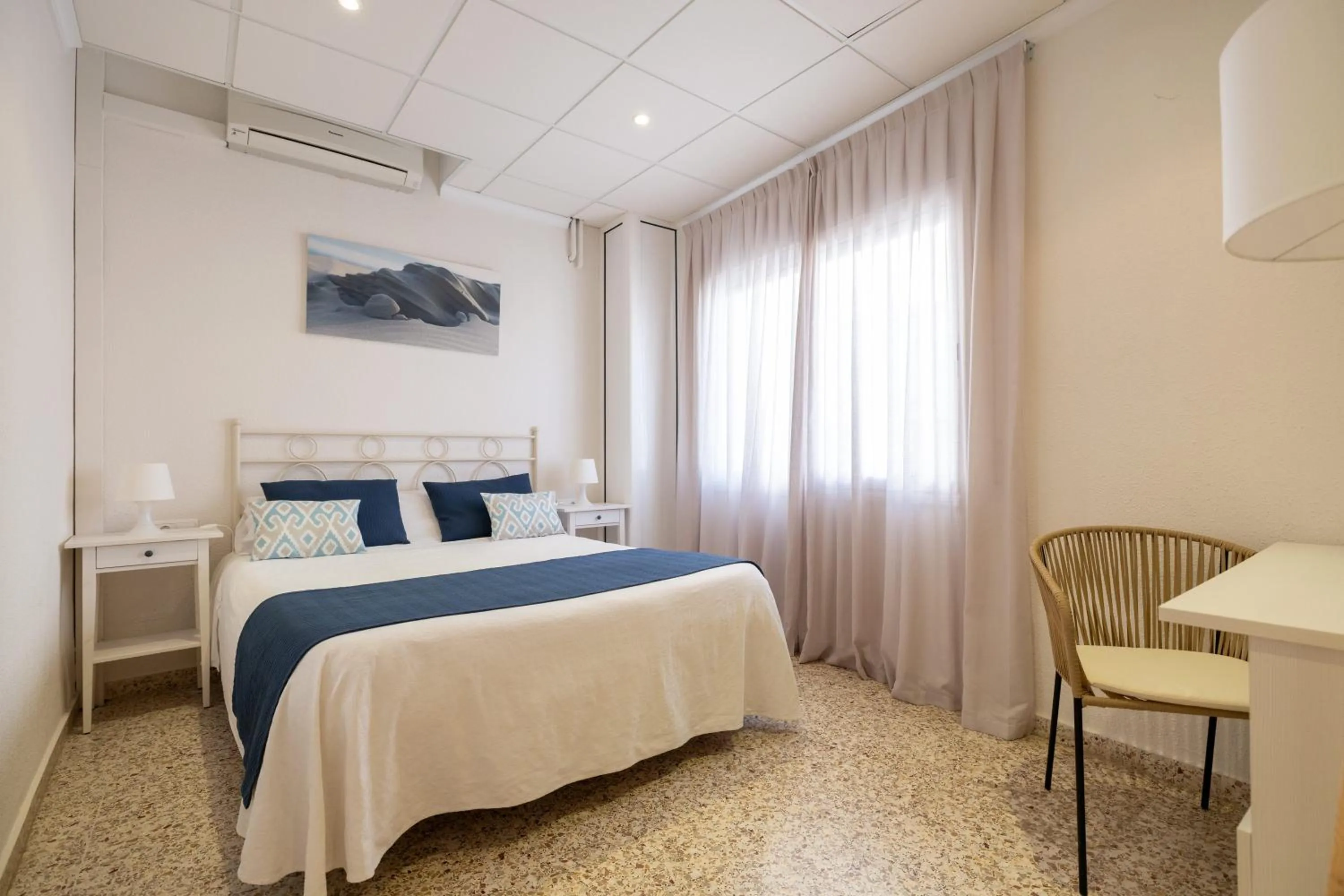 Bedroom, Bed in Hotel Ampolla Sol