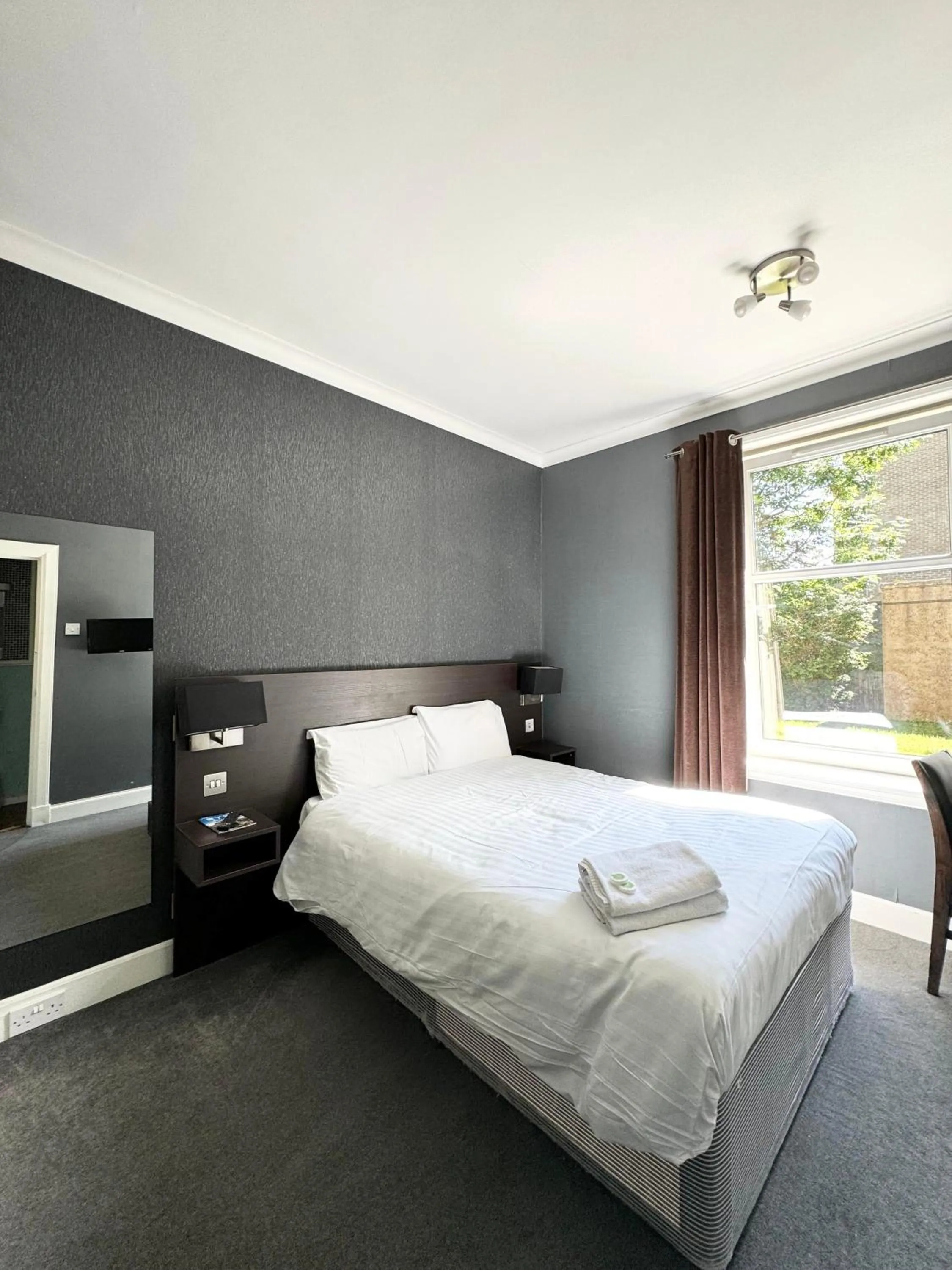 Bed in Murrayfield Park Guest House