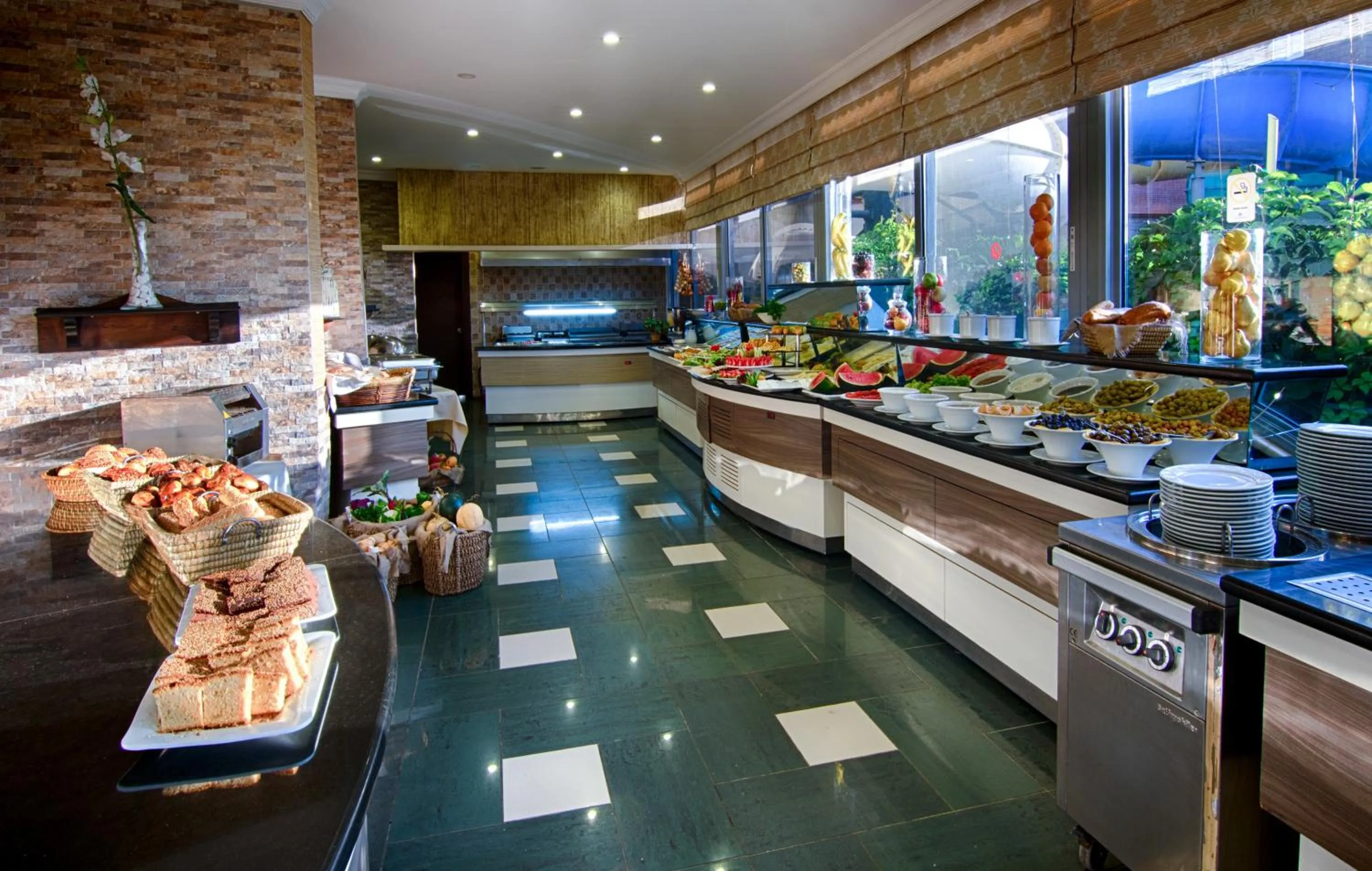 Restaurant/places to eat in Romance Beach Hotel