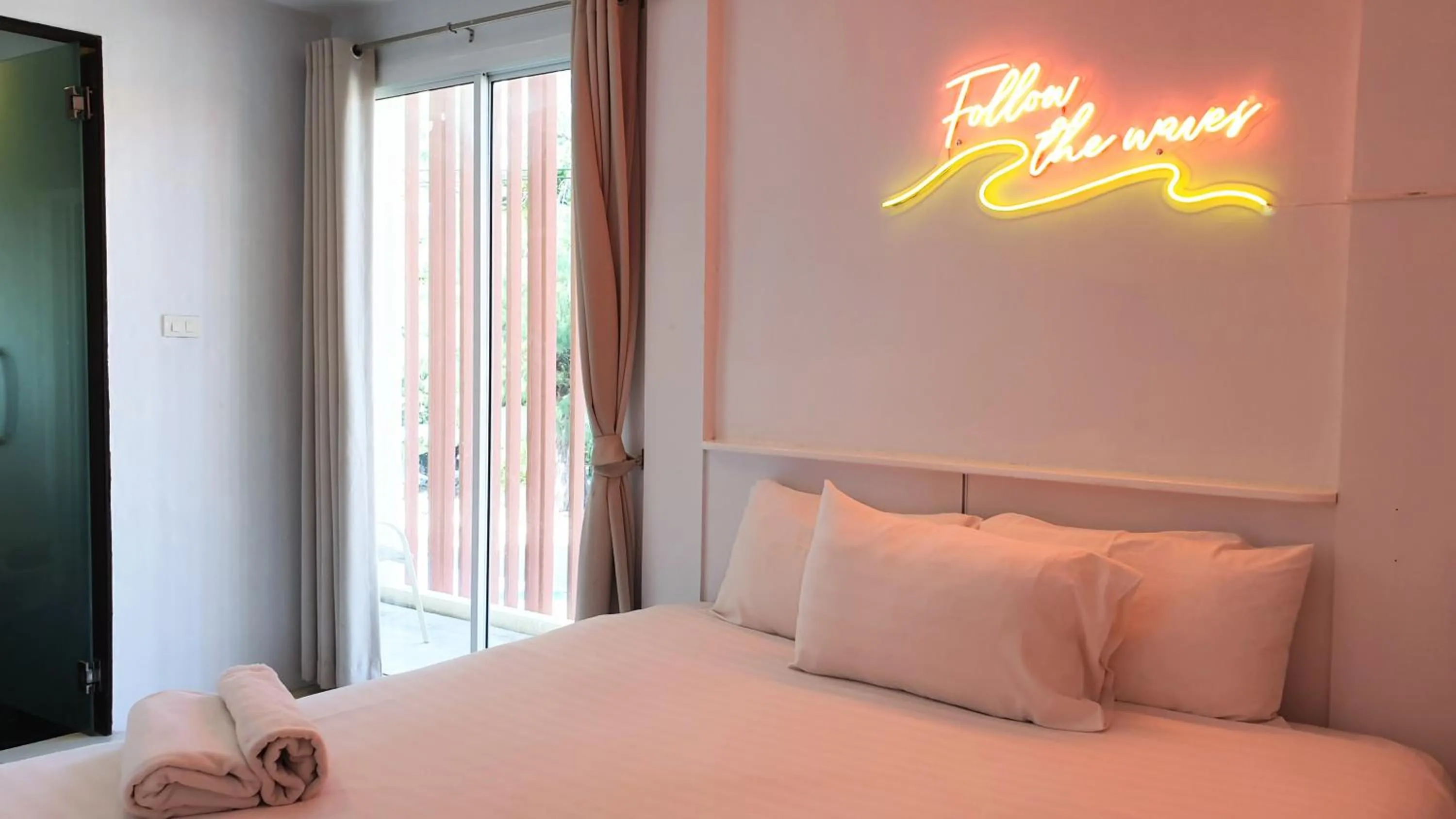 Bedroom, Bed in Goodnight Cha Am Minitel