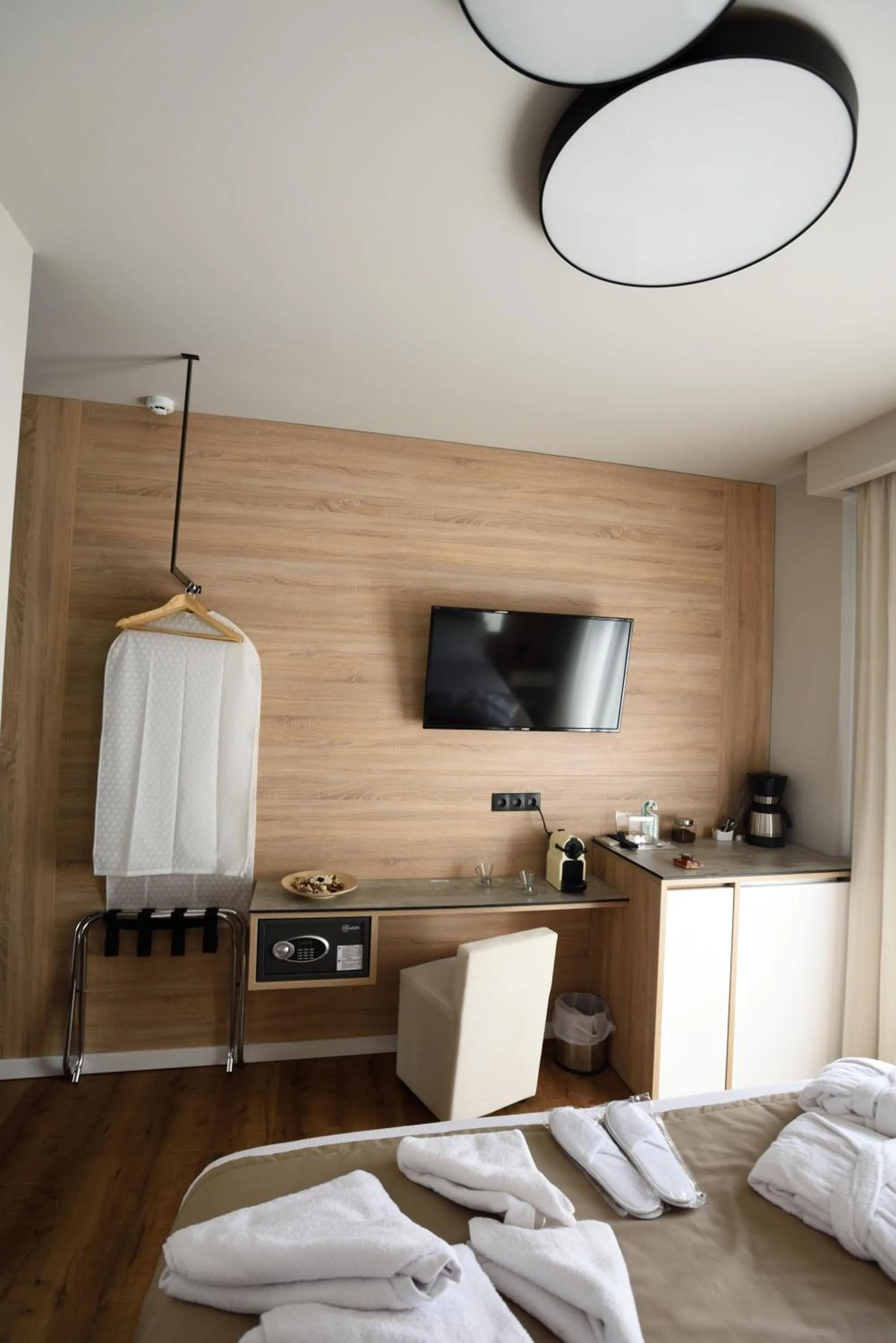 Bed in Magnifique Luxury Suites