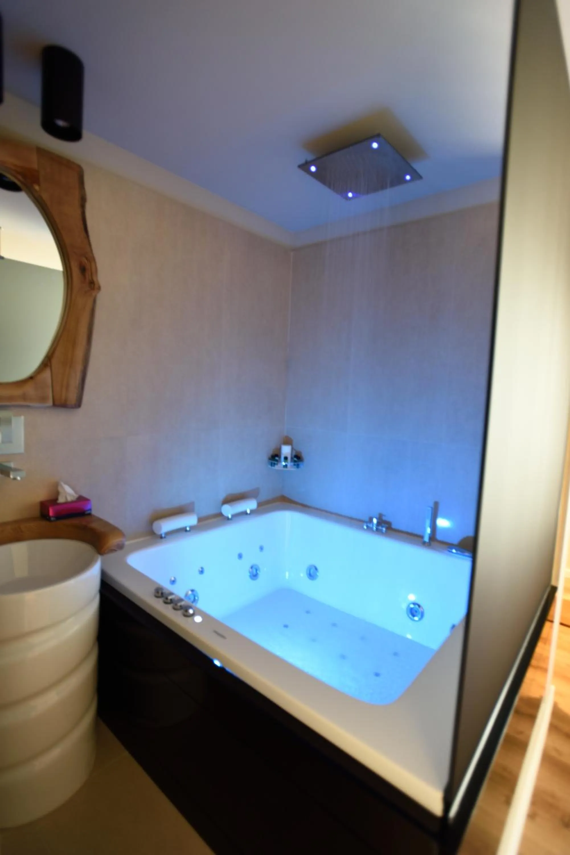 Magnifique Luxury Suites