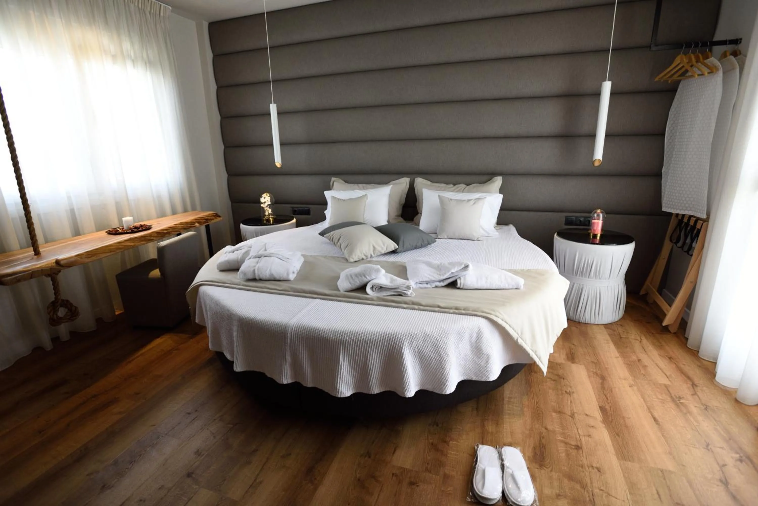 Bed in Magnifique Luxury Suites