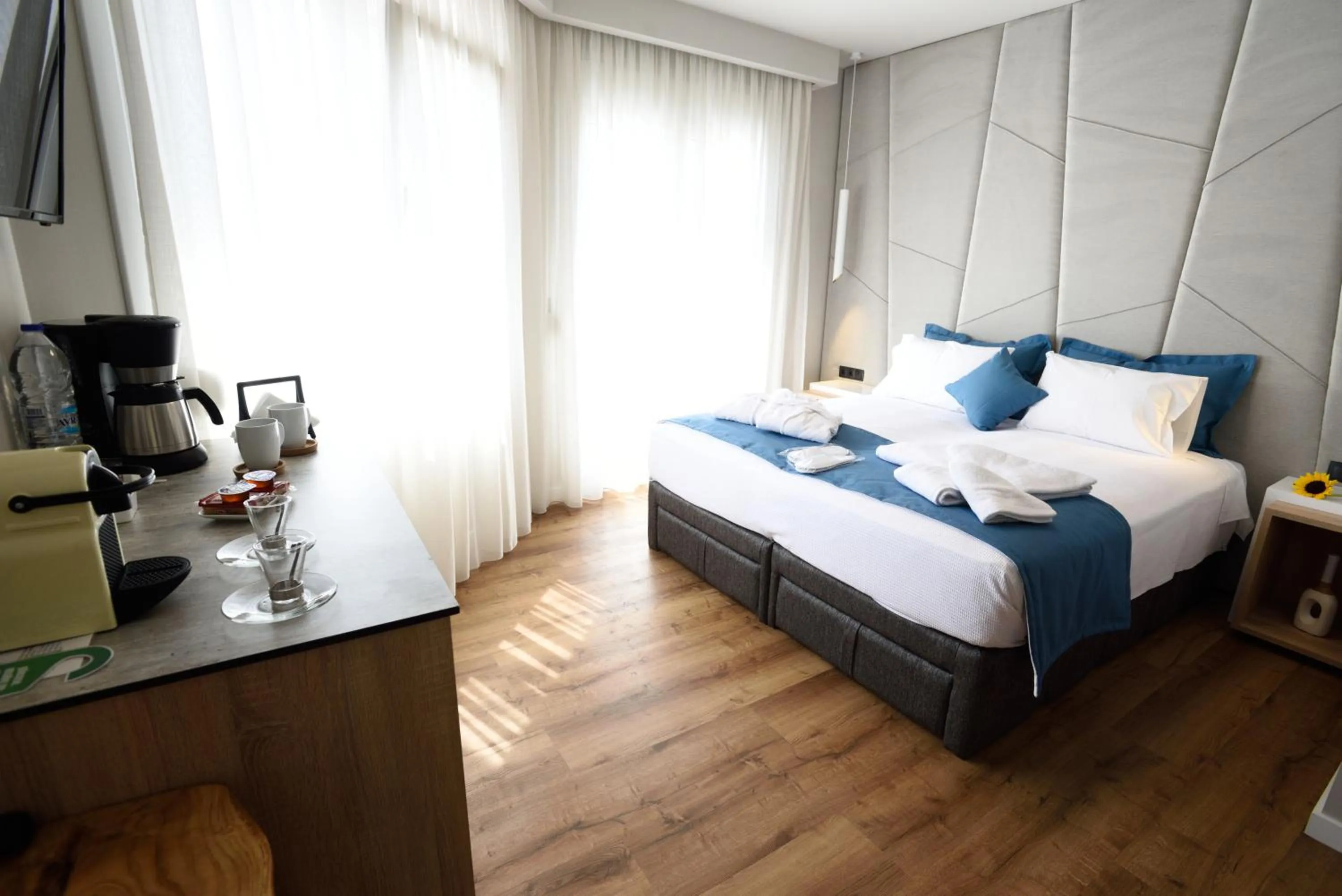 Bed in Magnifique Luxury Suites