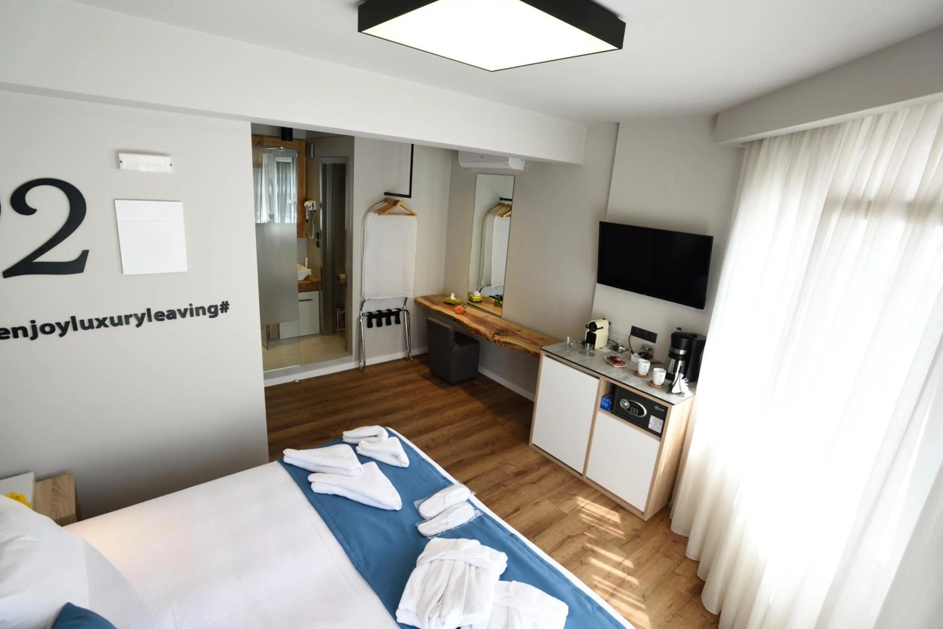 Bed in Magnifique Luxury Suites