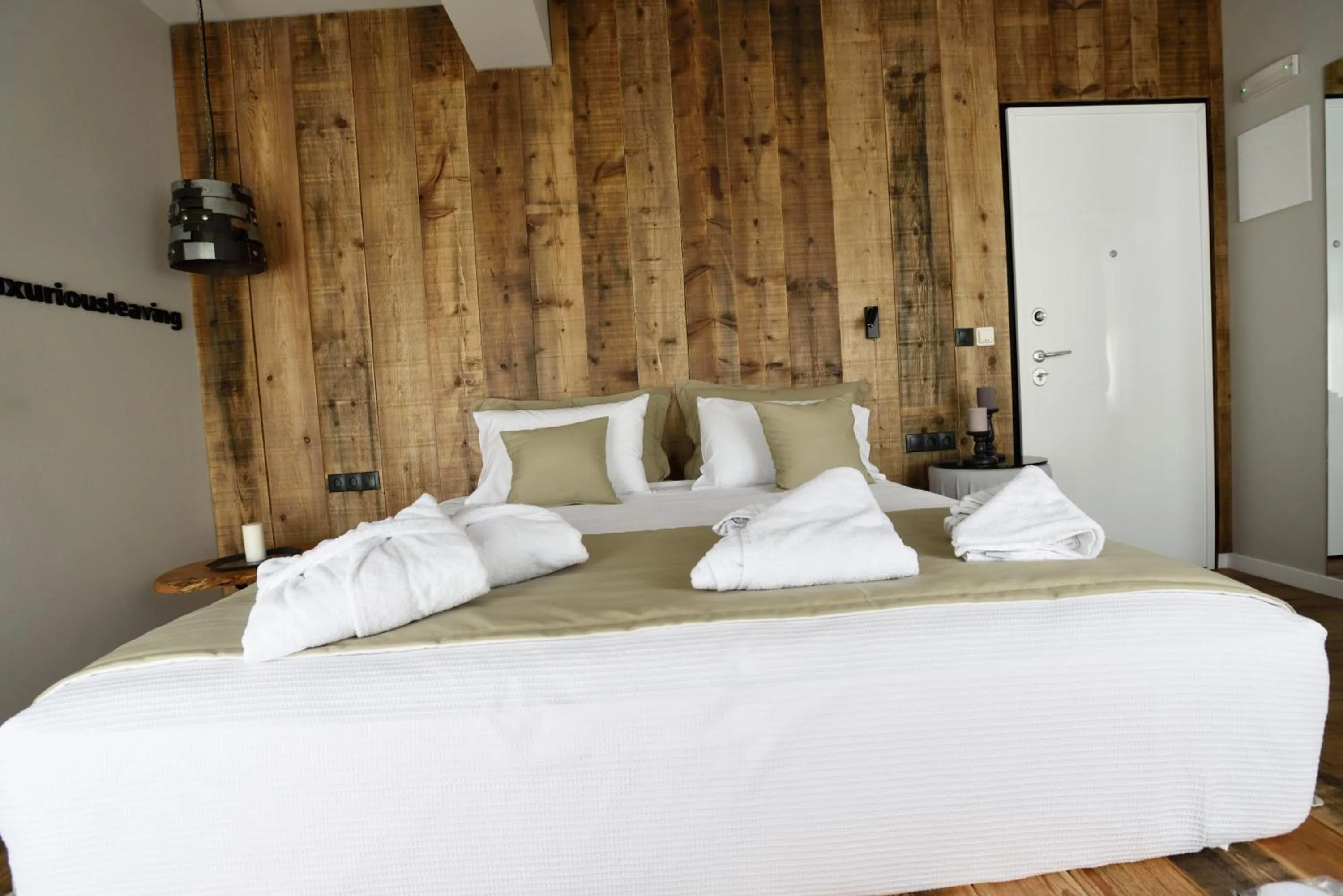 Bed in Magnifique Luxury Suites