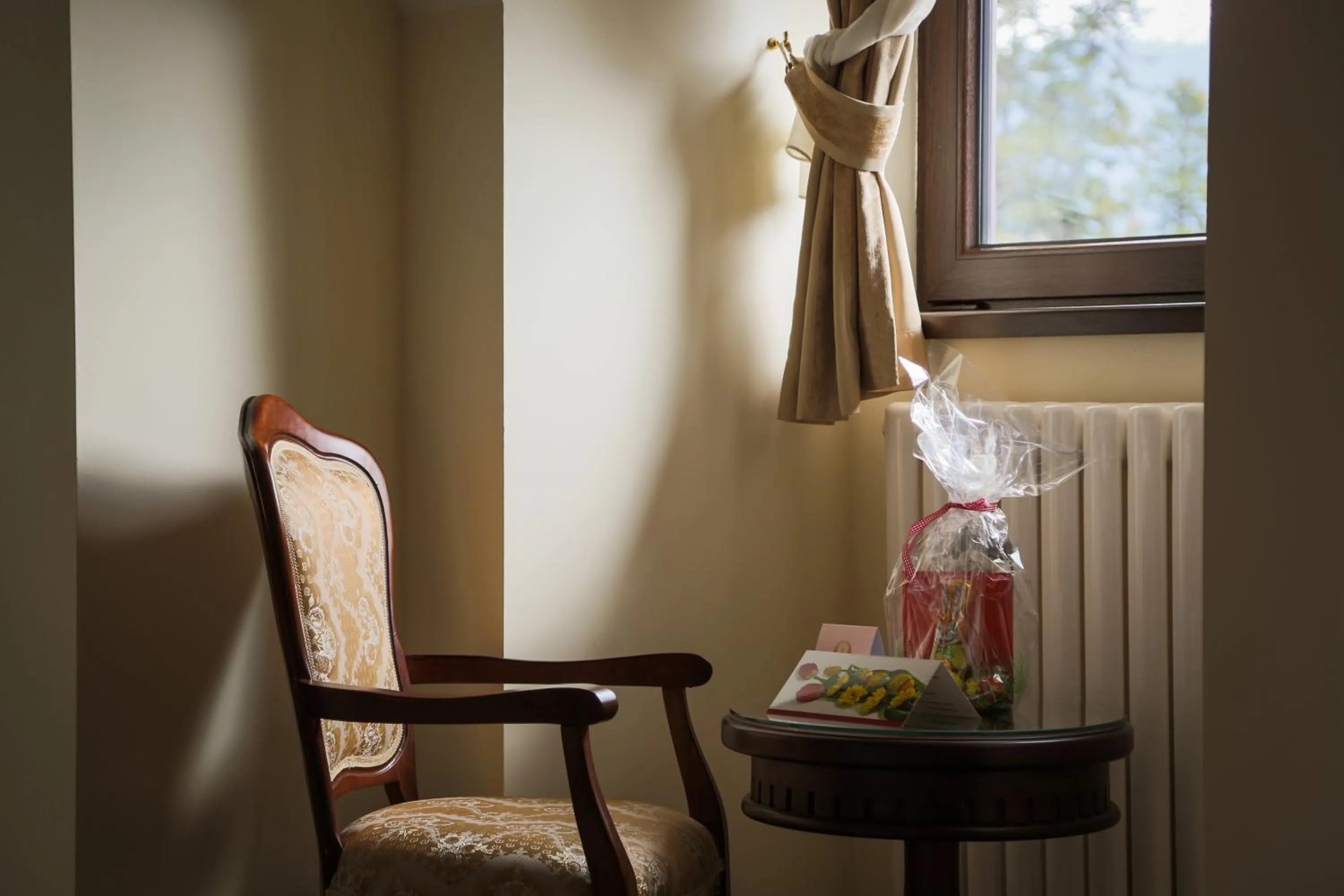 Photo of the whole room in Hotel Foisorul cu Flori