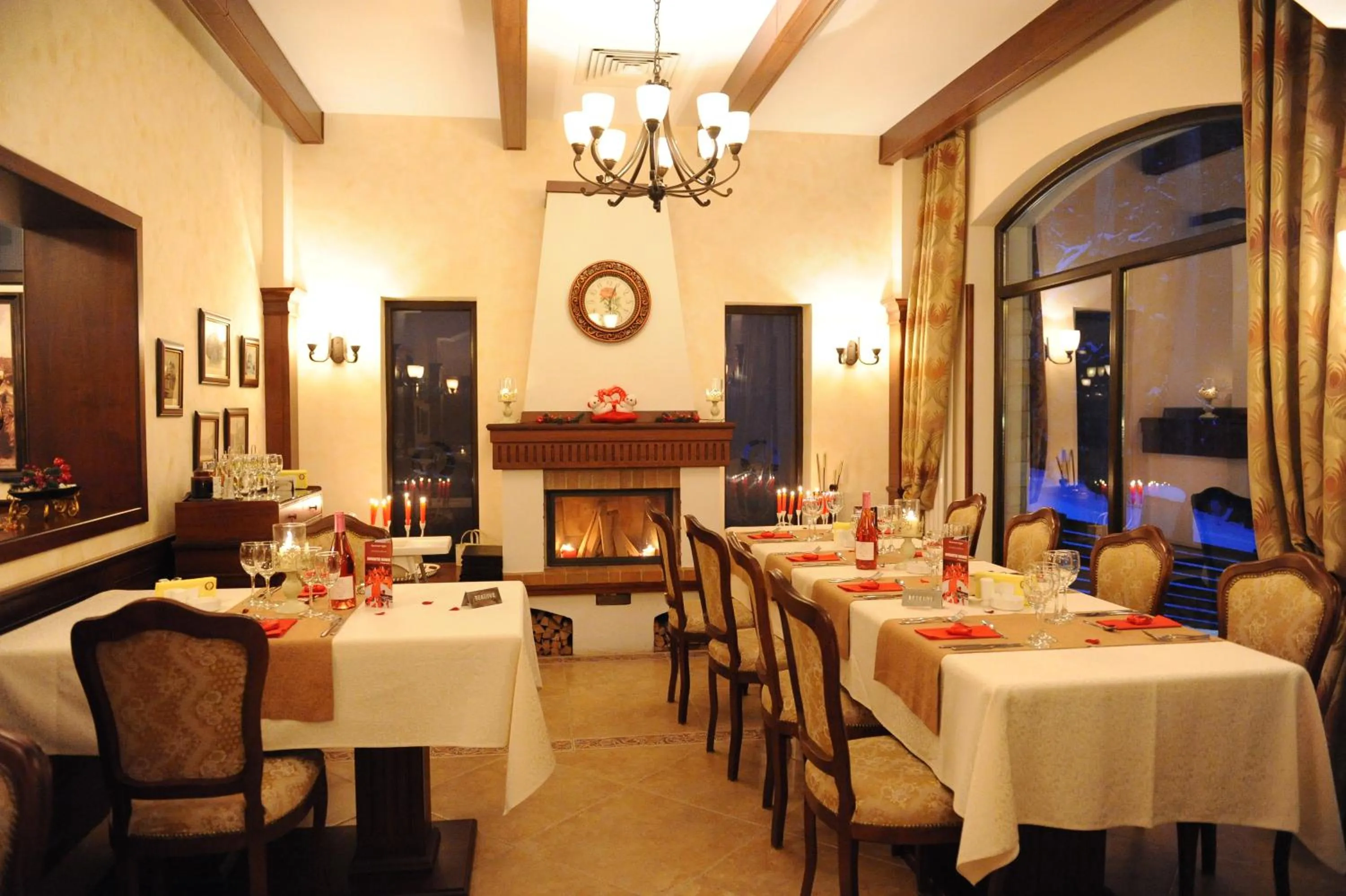 Restaurant/places to eat in Hotel Foisorul cu Flori