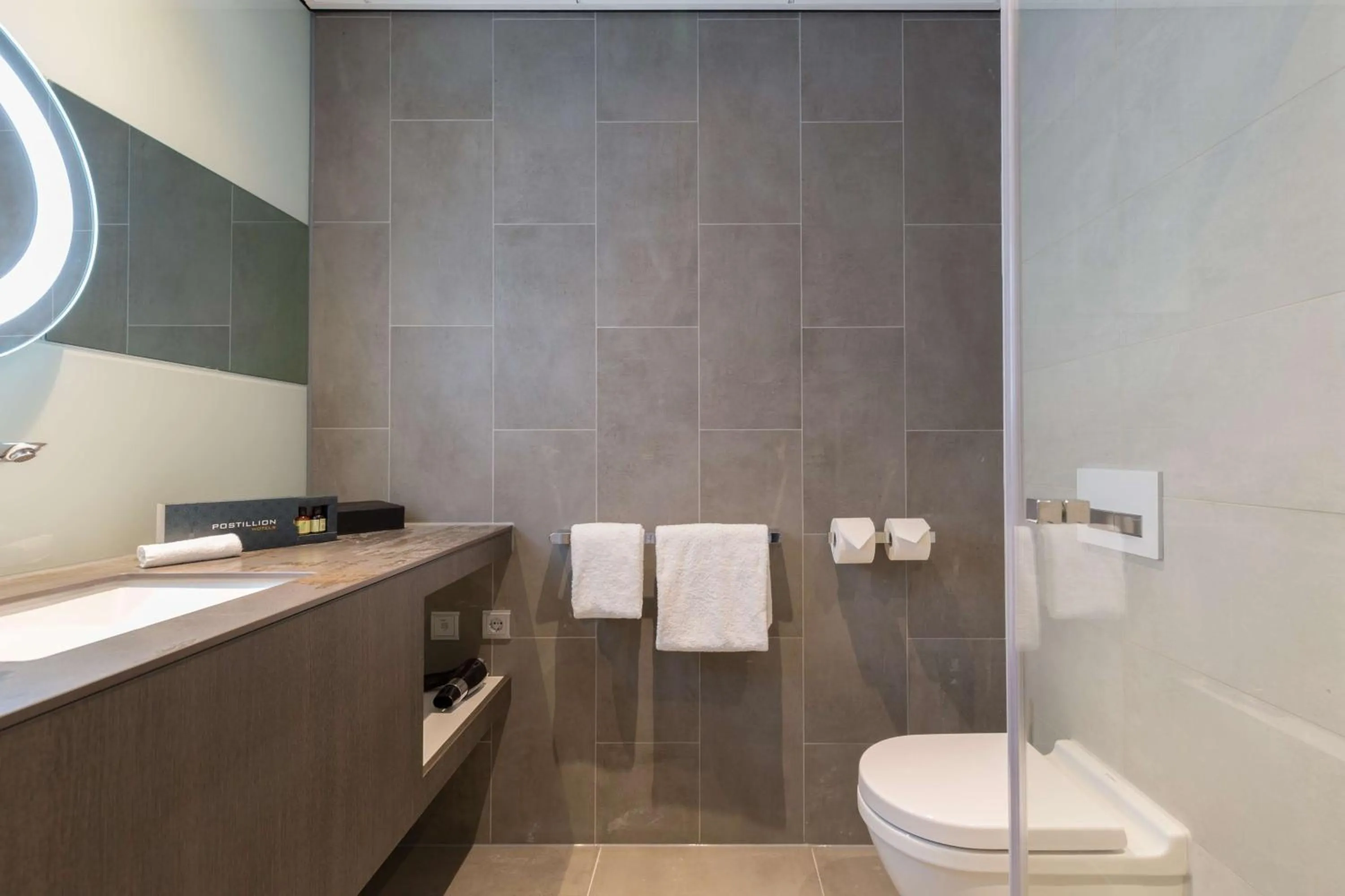 Photo of the whole room in Postillion Hotel Amsterdam