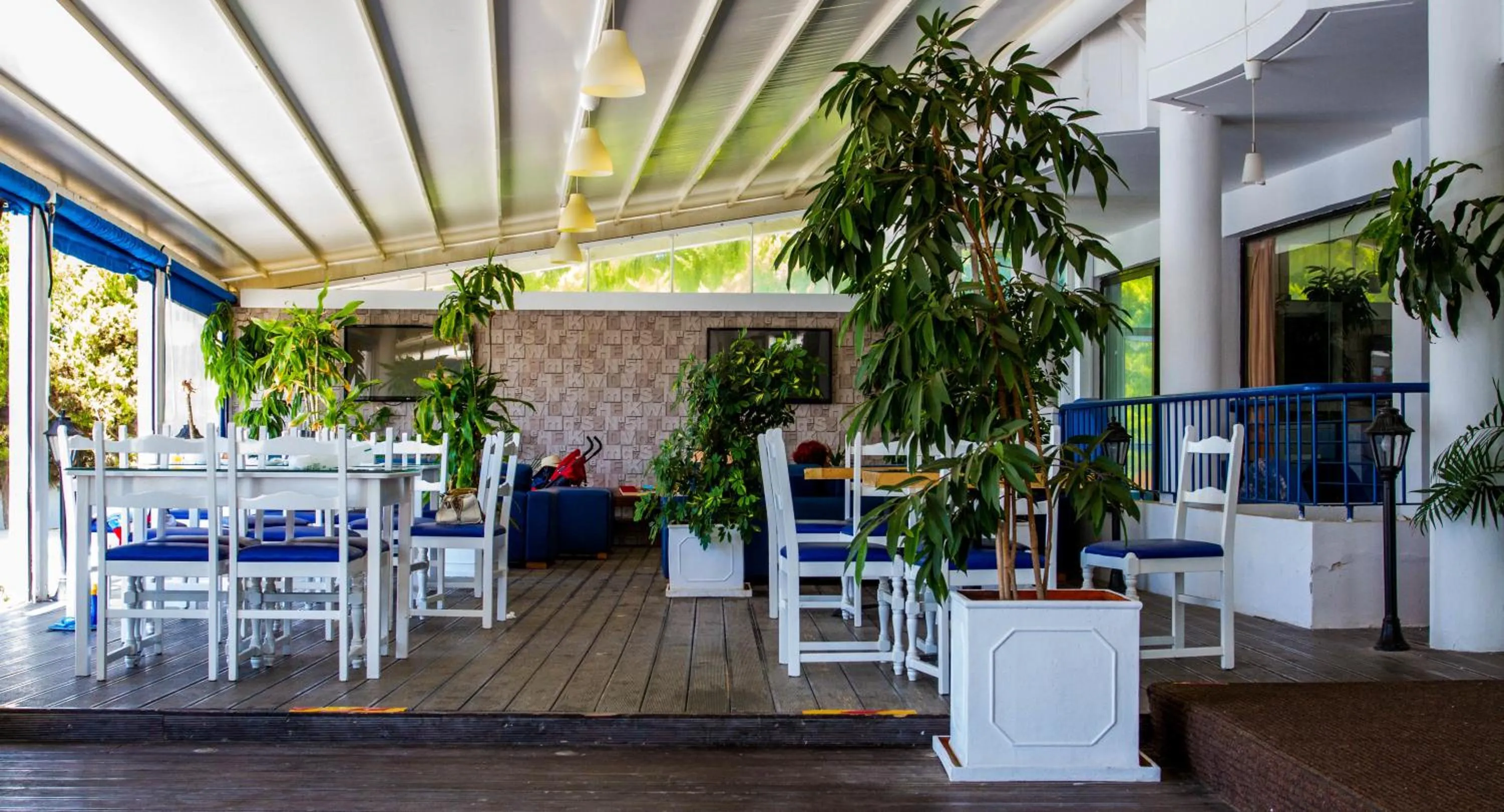 Restaurant/places to eat in Mariandy Hotel