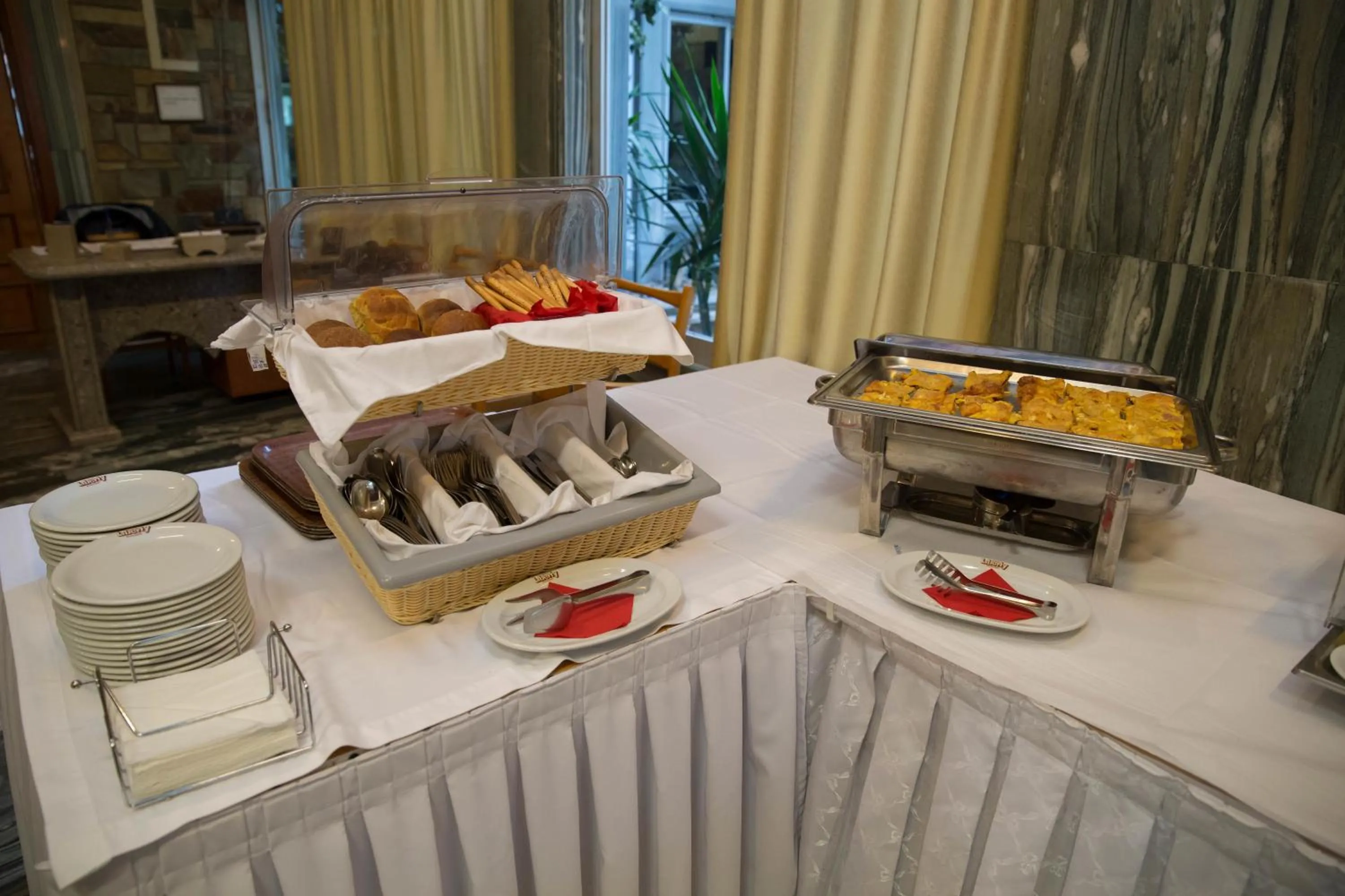 Restaurant/places to eat in Hotel Liberty