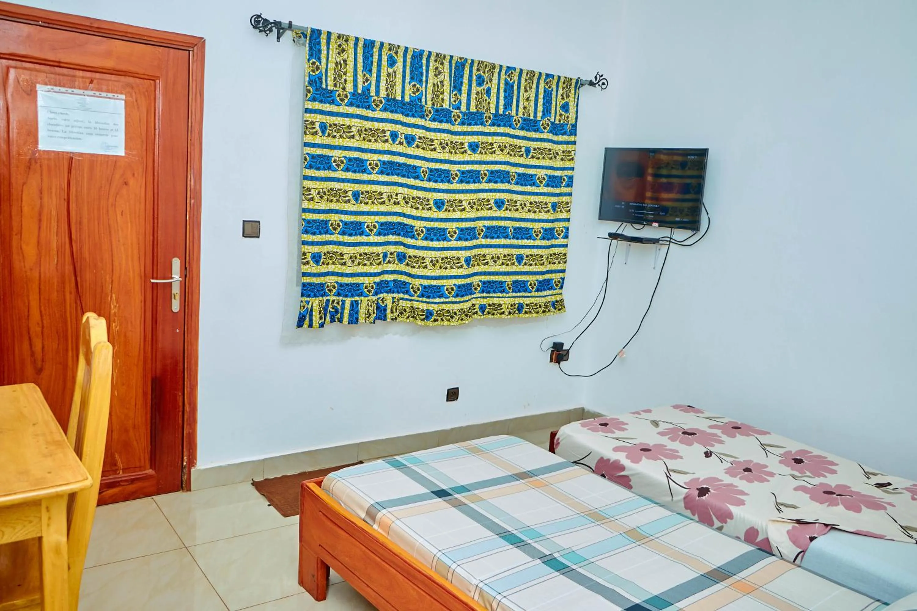 Photo of the whole room, Bed in Chez Sabine